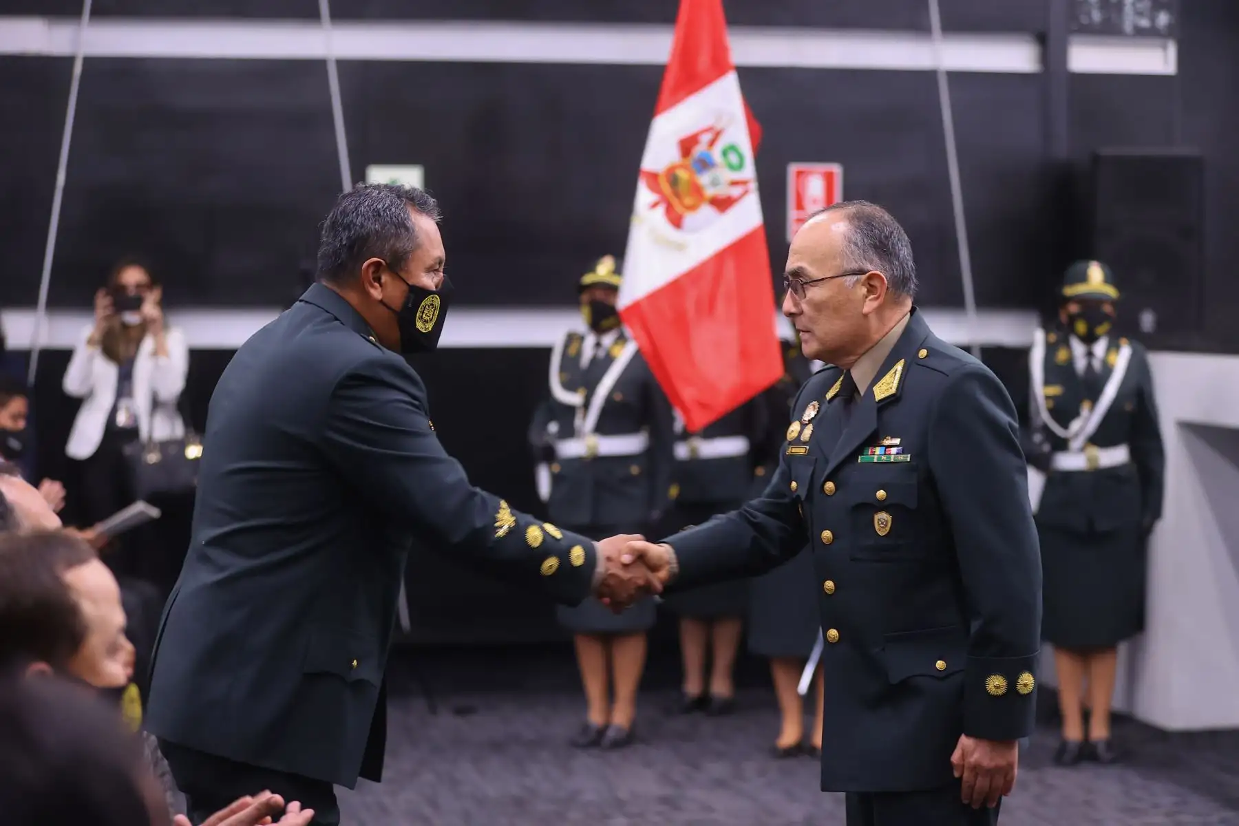 El Ministro de Comercio Exterior y Turismo, Roberto Sánchez; junto a la viceministra de turismo, Isabel Álvarez participan de la ceremonia de reconocimiento a los efectivos policiales de la División de Turismo a nivel nacional, quienes han mostrado una labor destacada en beneficio de la actividad turística. Foto: ANDINA/ Andrés Valle