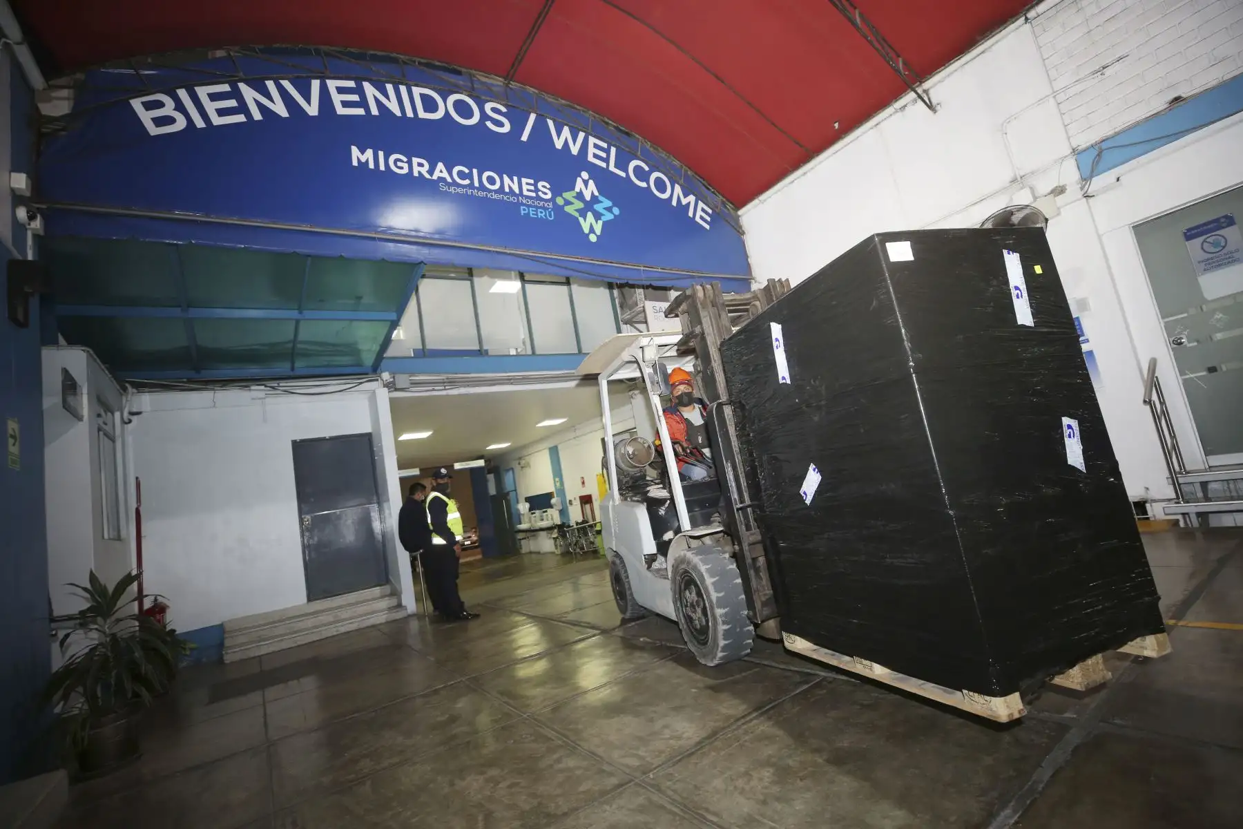 Un total de 72,000 nuevas libretas de pasaportes electrónicos llegaron hoy la Superintendencia Nacional de Migraciones – MIGRACIONES, en su sede central de Breña, que servirán para atender la demanda de documentos de viaje. Foto: ANDINA/Difusión