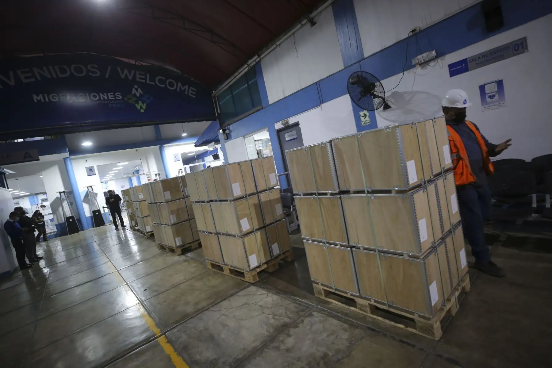Un total de 72,000 nuevas libretas de pasaportes electrónicos llegaron hoy la Superintendencia Nacional de Migraciones – MIGRACIONES, en su sede central de Breña, que servirán para atender la demanda de documentos de viaje. Foto: ANDINA/Difusión