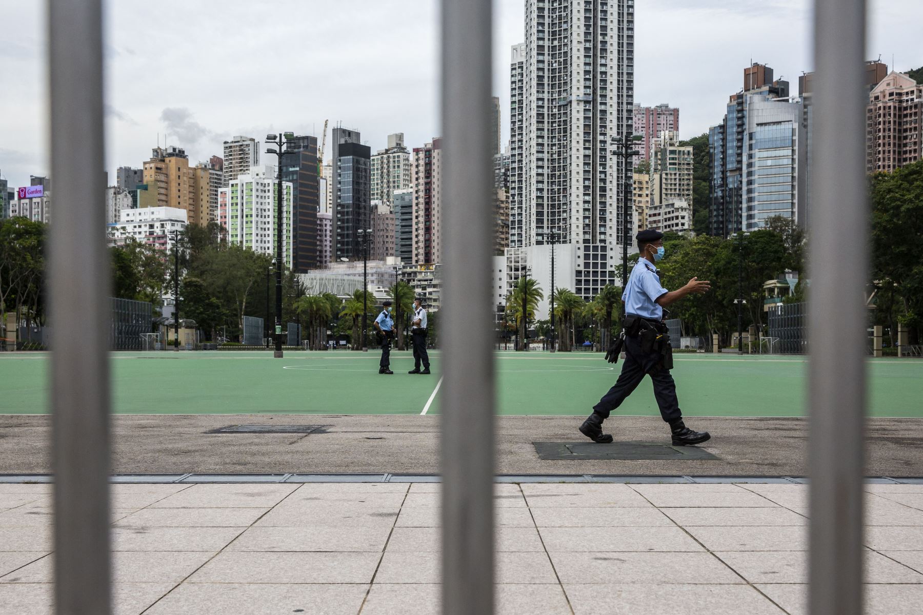 Policía de Hong Kong cierra parque emblemático a la víspera de la vigilia de Tiananmén