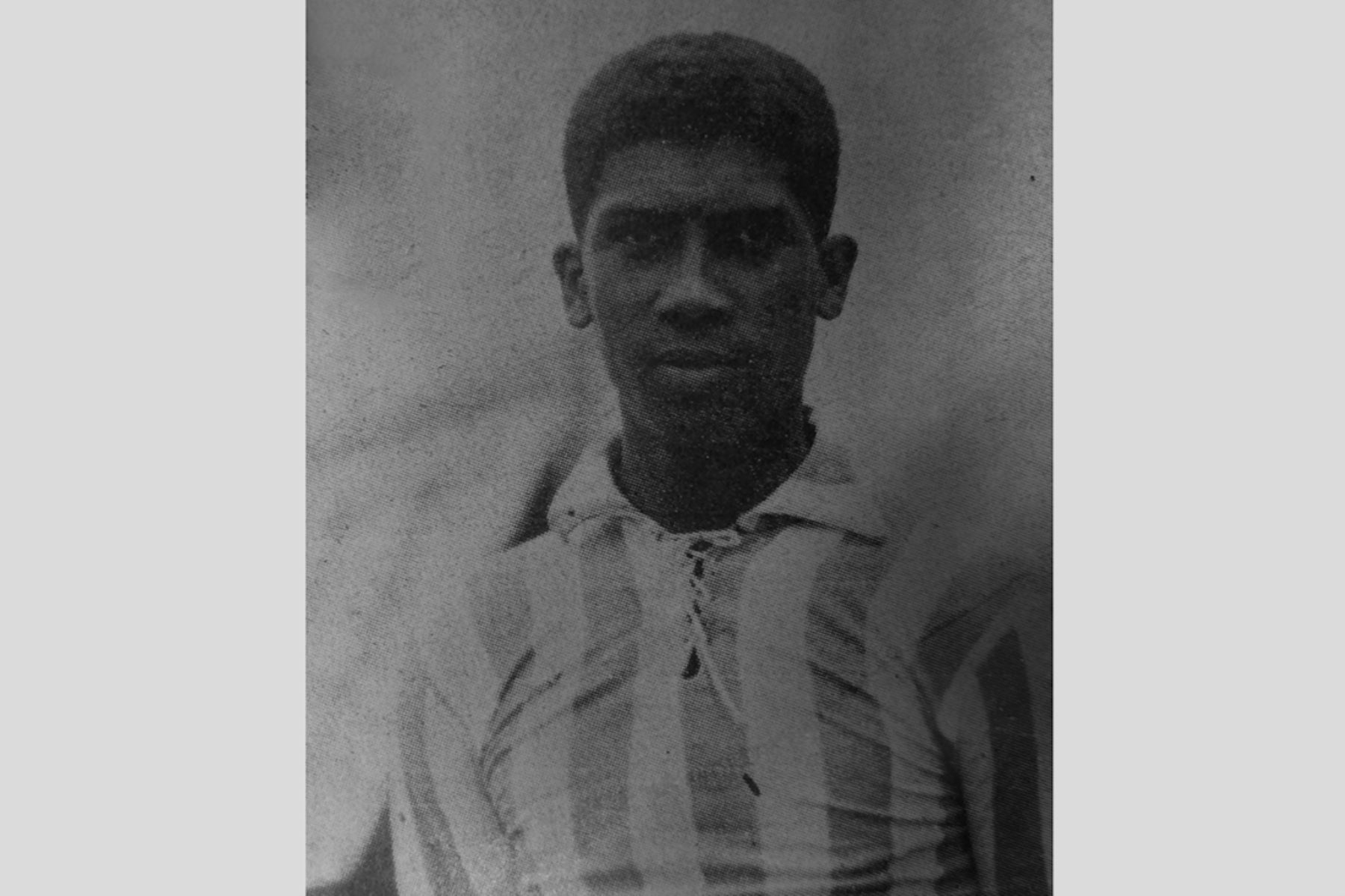 Lima - 28 octubre 1927 / Alejandro Villanueva, delantero de Alianza Lima e integrante de la selección peruana de Fútbol. 
Foto: Revista Mundial