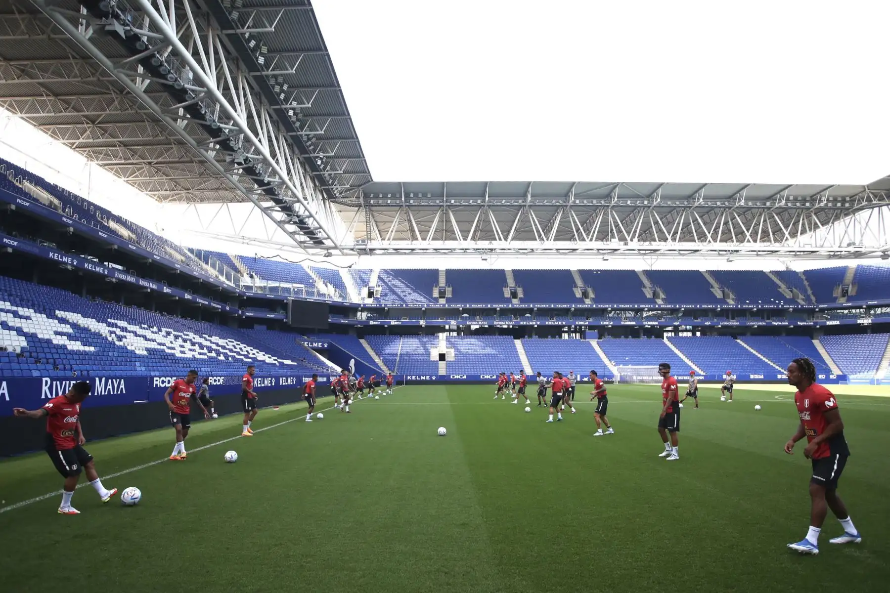 La selección peruana entrenó en el RCDE Stadium de Barcelona con miras al partido  amistoso que jugará ante Nueva Zelanda el  domingo 5 de junio.
Foto: Selección Peruana