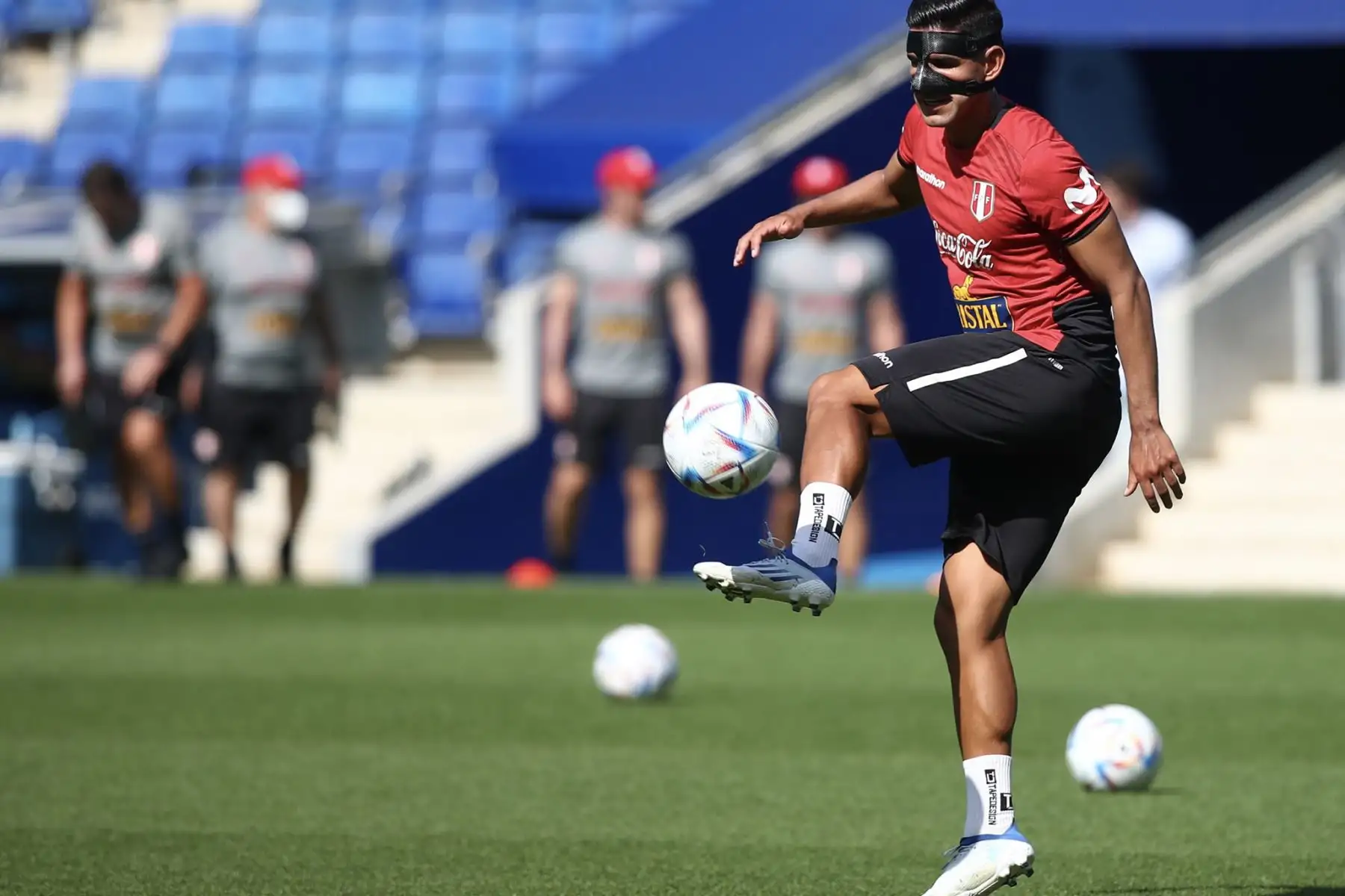 La selección peruana entrenó en el RCDE Stadium de Barcelona con miras al partido  amistoso que jugará ante Nueva Zelanda el  domingo 5 de junio.
Foto: Selección Peruana
