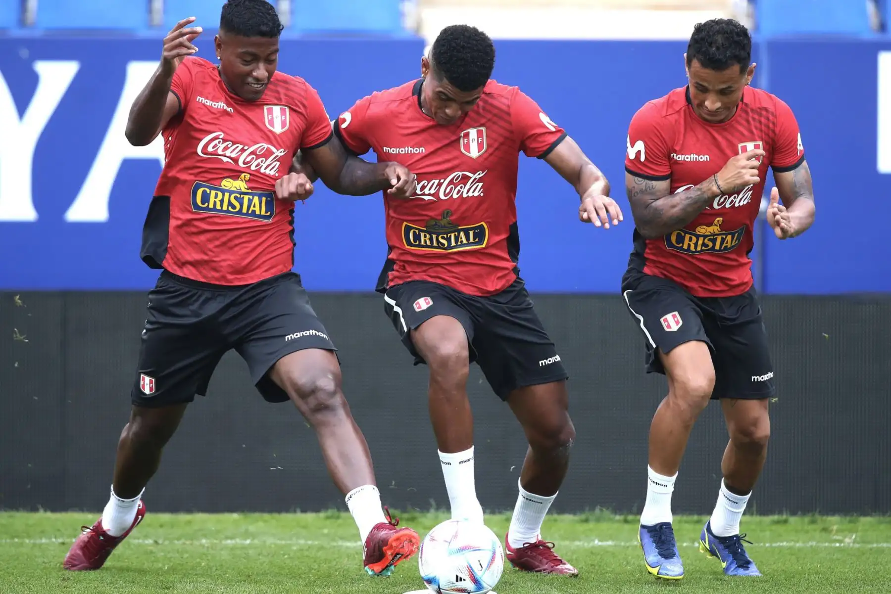 La selección peruana entrenó en el RCDE Stadium de Barcelona con miras al partido  amistoso que jugará ante Nueva Zelanda el  domingo 5 de junio. En la imagen Miguel Araujo.
Foto: Selección Peruana