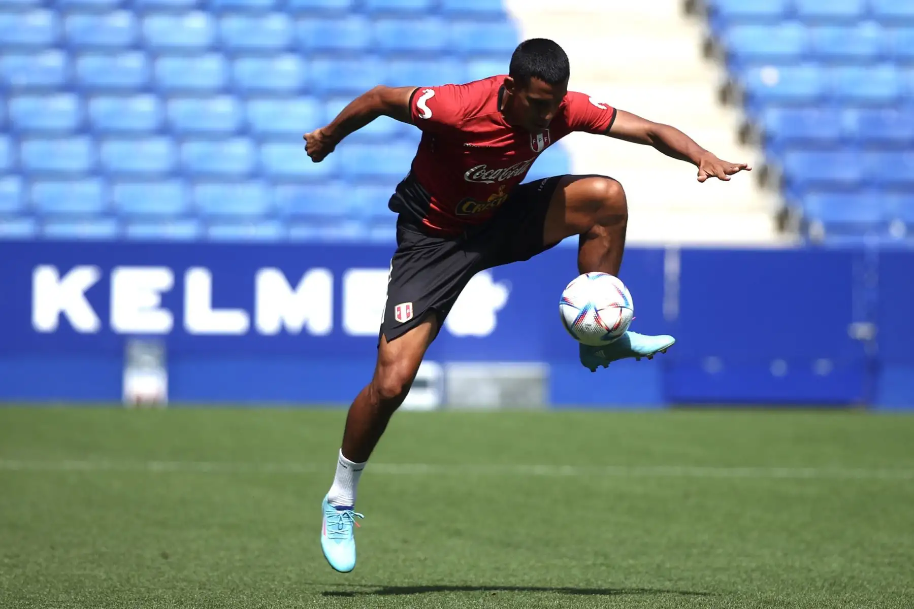 La selección peruana entrenó en el RCDE Stadium de Barcelona con miras al partido  amistoso que jugará ante Nueva Zelanda el  domingo 5 de junio. 
Foto: Selección Peruana
