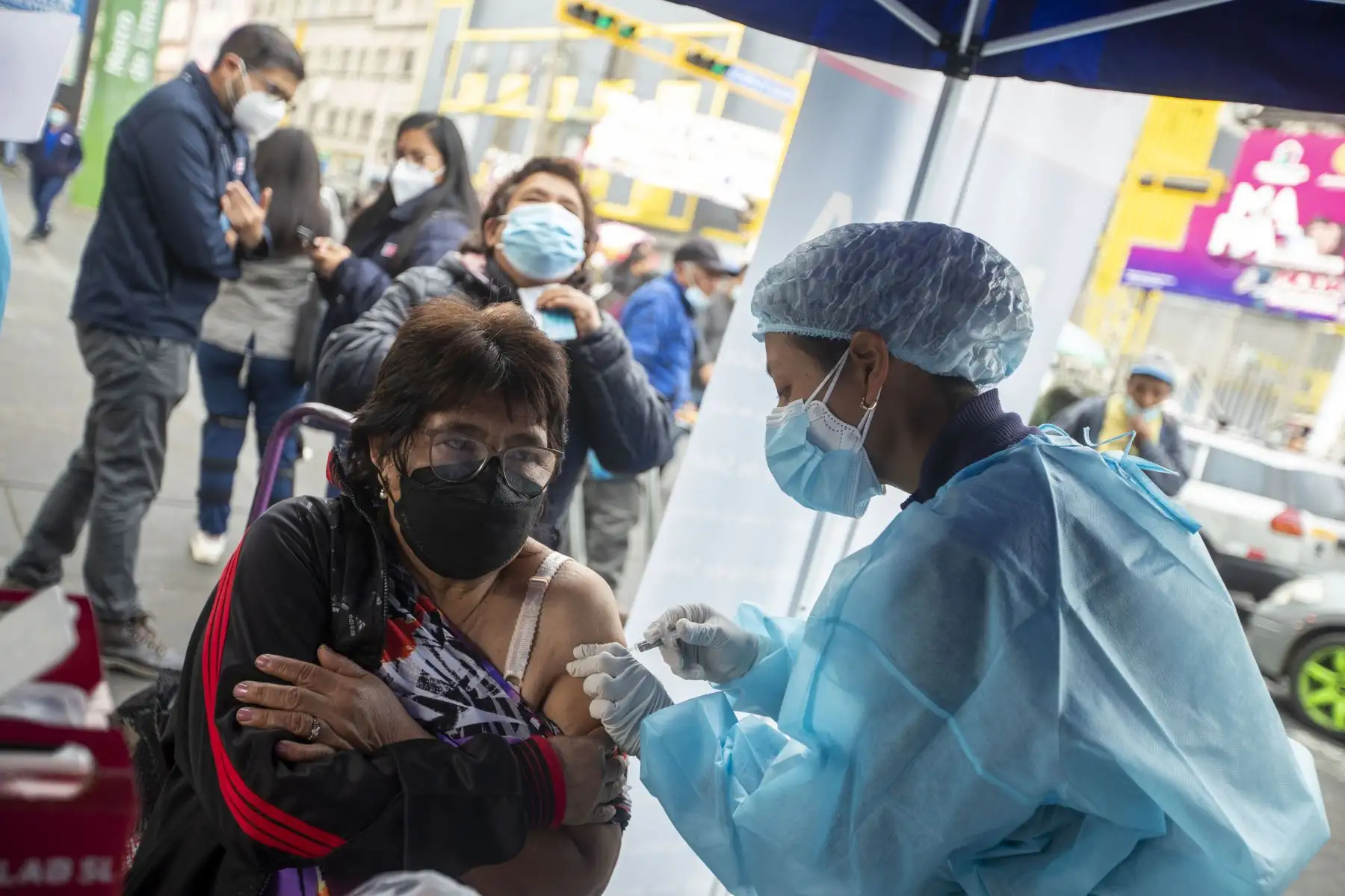 Ministerio de Salud realizó campaña de vacunación contra la COVID-19 y otras enfermedades en la Estación Gamarra de la Línea 1 Metro del Lima. Foto: ANDINA/Carla Patiño
