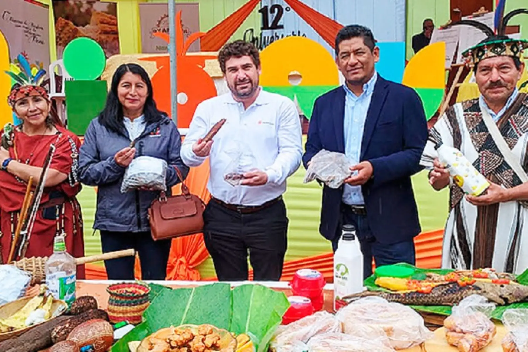El presidente ejecutivo del Indecopi, Julián Palacín Gutiérrez, entregó las marcas de certificación “Oxapampa” y “Bioay Reserva de Biosfera Oxapampa Asháninka Yanesha” a la municipalidad provincial de Oxapampa, con las que podrá identificar los productos y servicios que se producen en esta provincia.