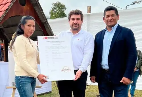 El presidente ejecutivo del Indecopi, Julián Palacín Gutiérrez, destacó el importante apoyo que viene desarrollando la institución a través de su oficina regional en La Merced, desde donde ofrece sus servicios para impulsar la inclusión social de las comunidades nativas y el desarrollo económico de las localidades de la selva central.