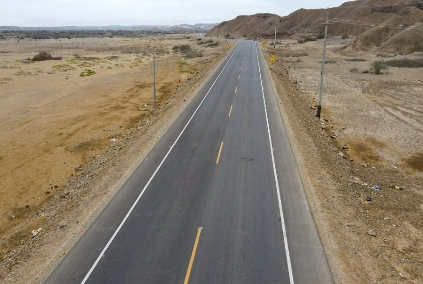 Esta importante obra contó con una inversión de 207 millones de soles, que fueron financiados por la ARCC y ejecutada por el Gobierno Regional (Gore) de Piura. Comprende toda la línea costera desde la Caleta El Ñuro, en el distrito de Los Órganos; conectando a las provincias de Paita, Sullana y Talara.