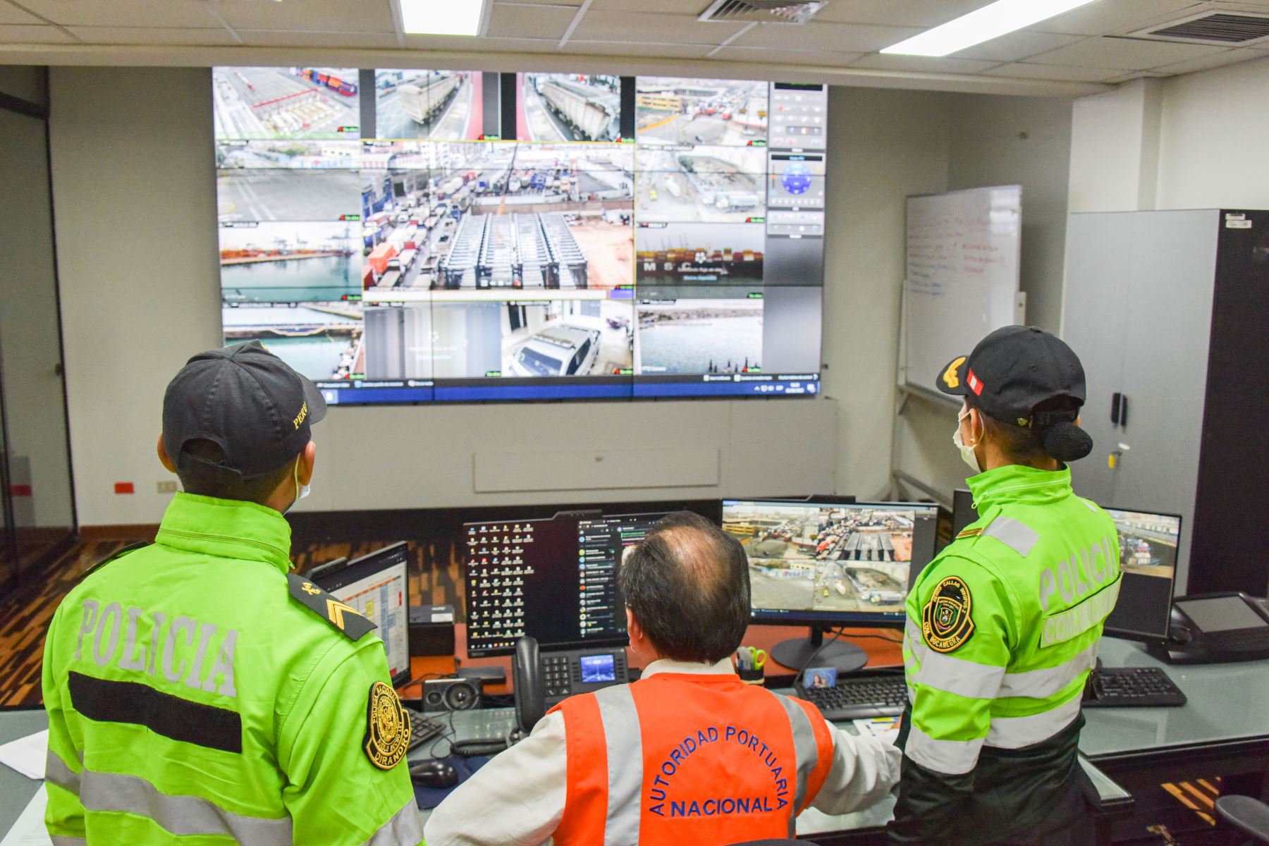 Refuerzan vigilancia en puerto del Callao para garantizar seguridad de transportistas