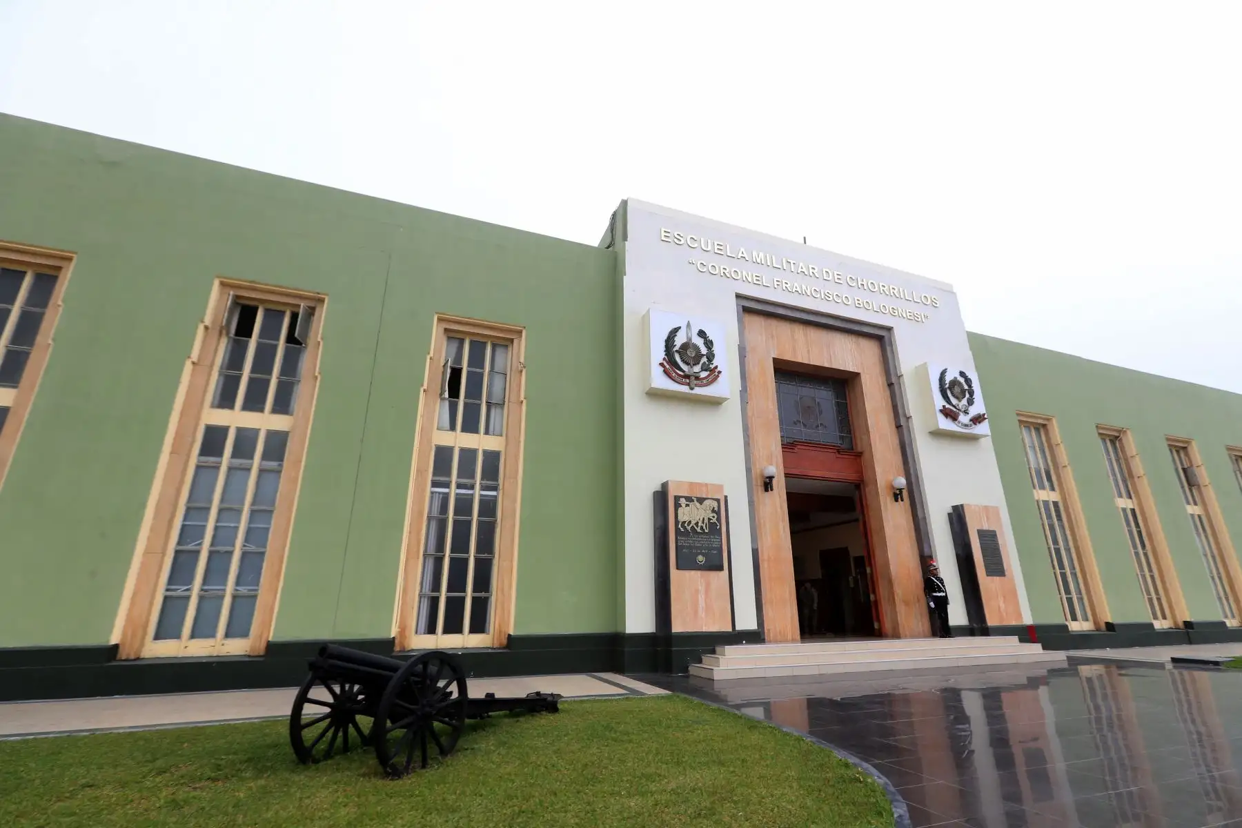 El Cenotafio Coronel Francisco Bolognesi, recientemente construido en la Escuela Militar de Chorrillos, abre sus puertas al público con el fin de promover los valores patrióticos del héroe nacional, en el marco de las celebraciones del 142 aniversario de la Batalla de Arica. Foto: ANDINA/Mindef
