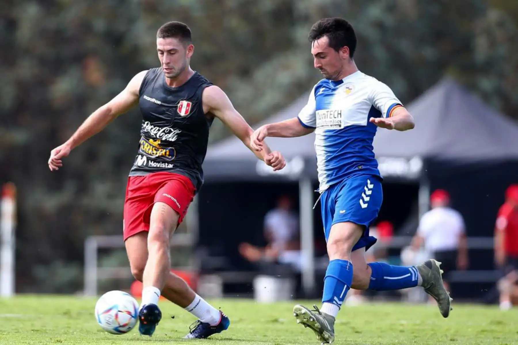 Futbolista  Santiago Ormeño de la selección peruana, durante un nuevo día de entrenamientos en el Centro de Alto Rendimiento Deportivo de San Cugat, en Barcelona. Foto: FPF
