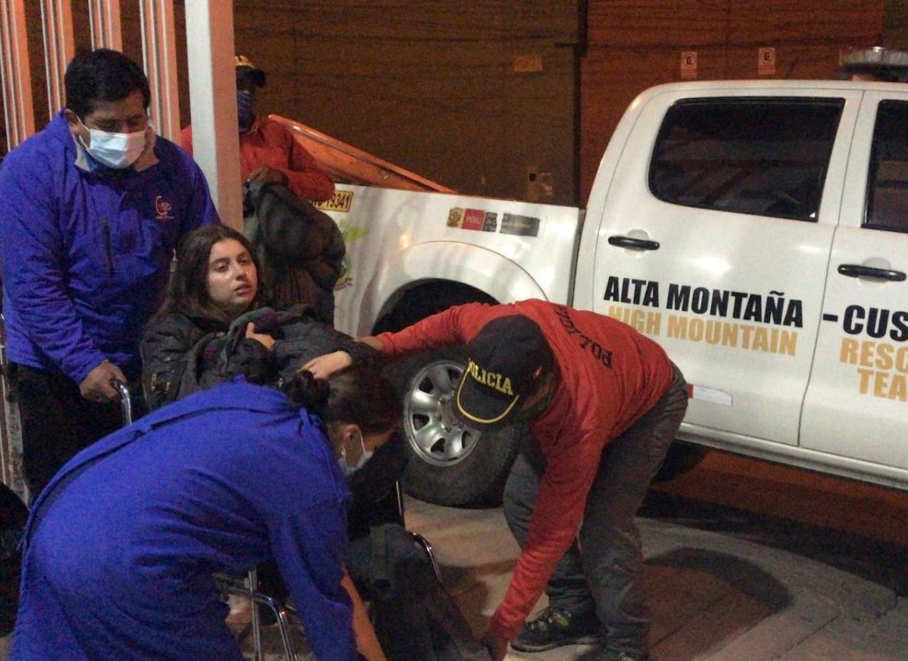 Policía de Alta Montaña de Cusco auxilió a una turista israelí que sufrió accidente al pie del nevado Ausangate. ANDINA/Difusión