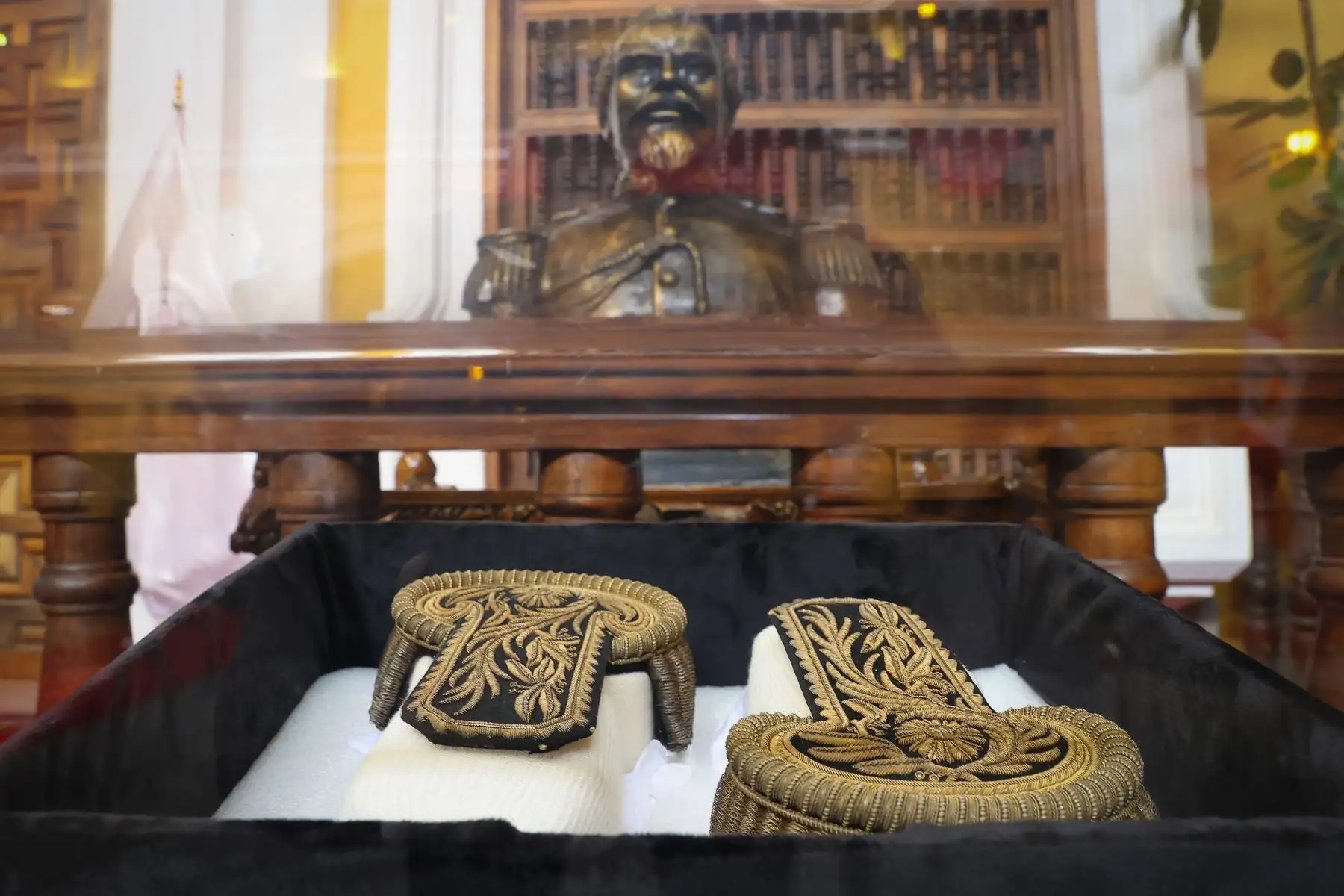 Charreteras de la corbeta Unión, objetos de la Guerra del Pacífico, que fueron repatriadas el pasado 27 de mayo, tras las gestiones hechas por la Cancillería y el Ministerio de Cultura con autoridades chilenas.  Foto: ANDINA/ Andrés Valle