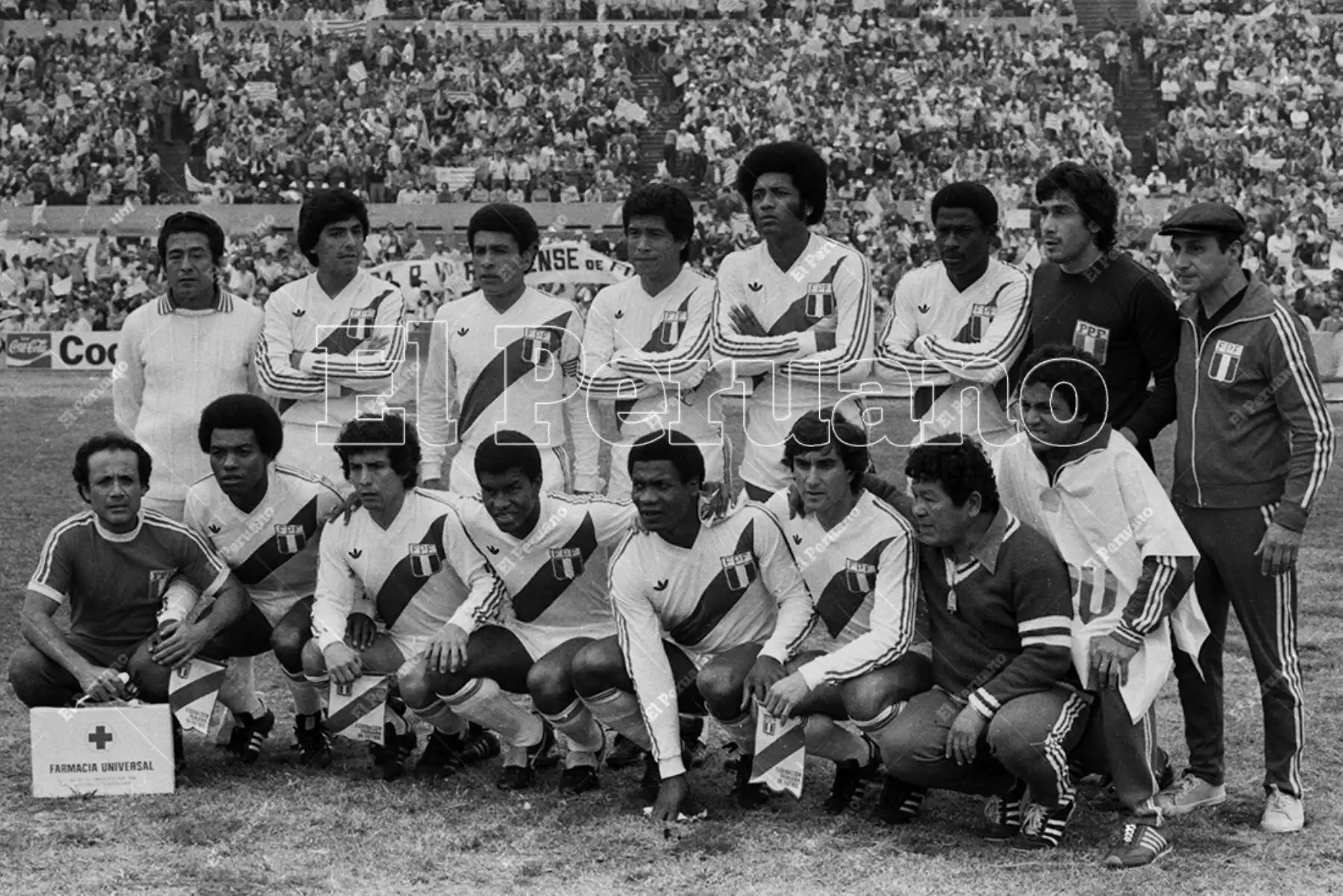 Montevideo, Uruguay - 23 agosto 1981 / Guillermo La Rosa en la formación de la selección peruana de fútbol que hoy alcanzó la punta del Grupo 2 de las eliminatorias sudamericanas  para el mundial de España 82 al vencer a Uruguay por 2-1 en el mítico estadio Centenario. 
Foto: Archivo Histórico de El Peruano / Rómulo Luján