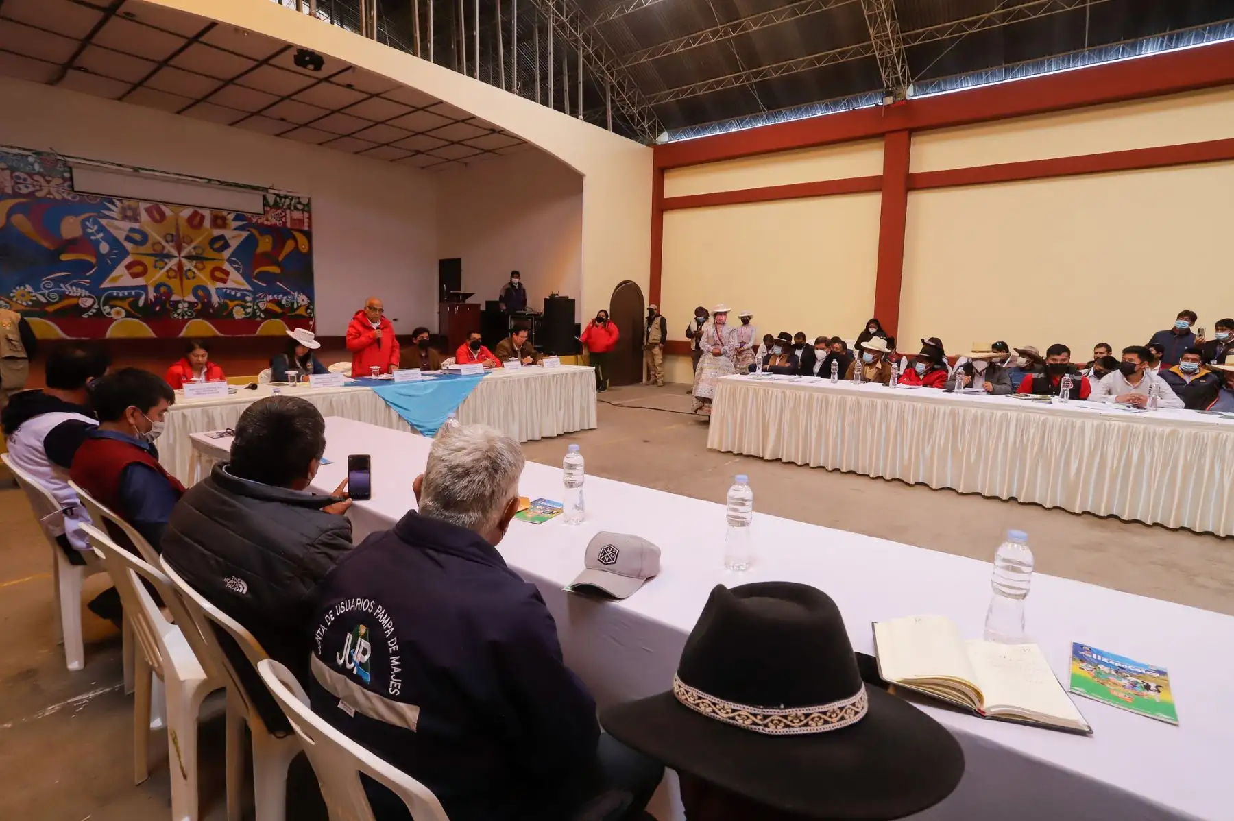 El presidente del Consejo de Ministros, Aníbal Torres junto con una delegación del Ejecutivo llega a la  provincia de Caylloma, Arequipa, para sostener una reunión de trabajo con autoridades locales y dirigentes. 
Foto: PCM
