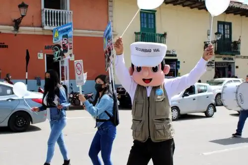 La campaña consiste en sensibilizar a los peatones y conductores en el cumplimiento de las normas de tránsito. Foto: ANDINA/Difusión