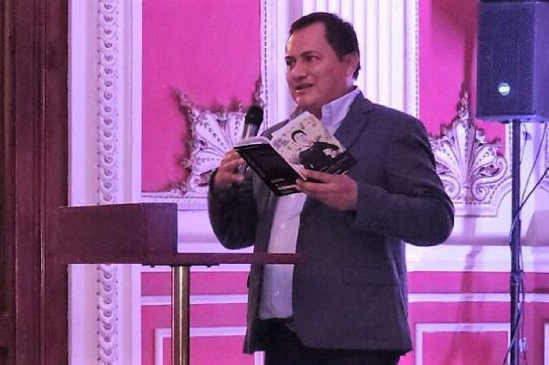 Miguel Ildefonso: poeta peruano recibe Premio Hispanoamericano de Poesía de San Salvador