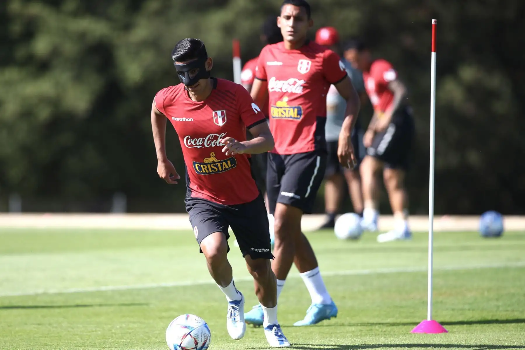 Futbolista Luis Abram de la selección peruana, durante un nuevo día de entrenamientos en el Centro de Alto Rendimiento Deportivo de San Cugat, en Barcelona. Foto: FPF