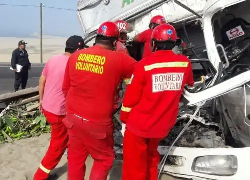 Una familia completa, que viajaba en una moto, falleció tras ser atropellada en la Panamericana Norte, a la altura de Casma, en Áncash.