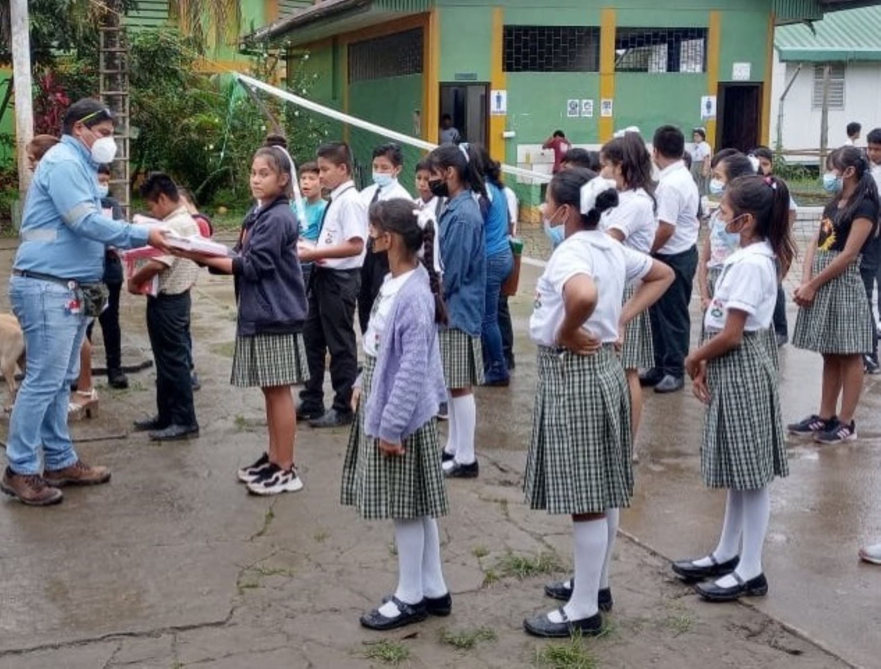 Petroperú apoya a más de 30,000 alumnos de comunidades nativas con útiles escolares