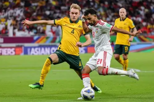 Las selecciones de Australia y Emiratos Árabes Unidos juegan en el Estadio Ahmad Bin Ali de Doha (Catar) para definir  al vencedor de la repesca de las Eliminatorias de Asia.