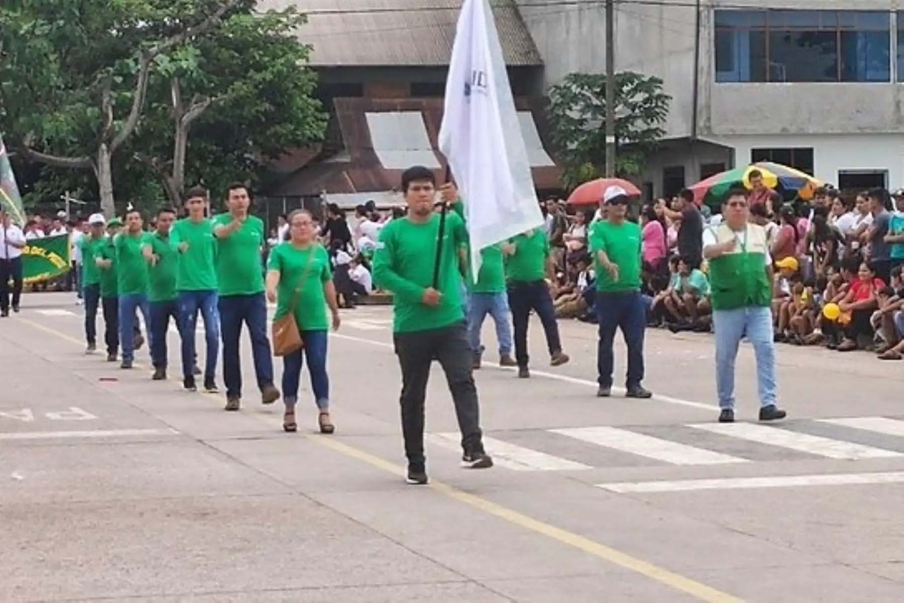 Devida entregó tablets a 5 organizaciones de región Pasco