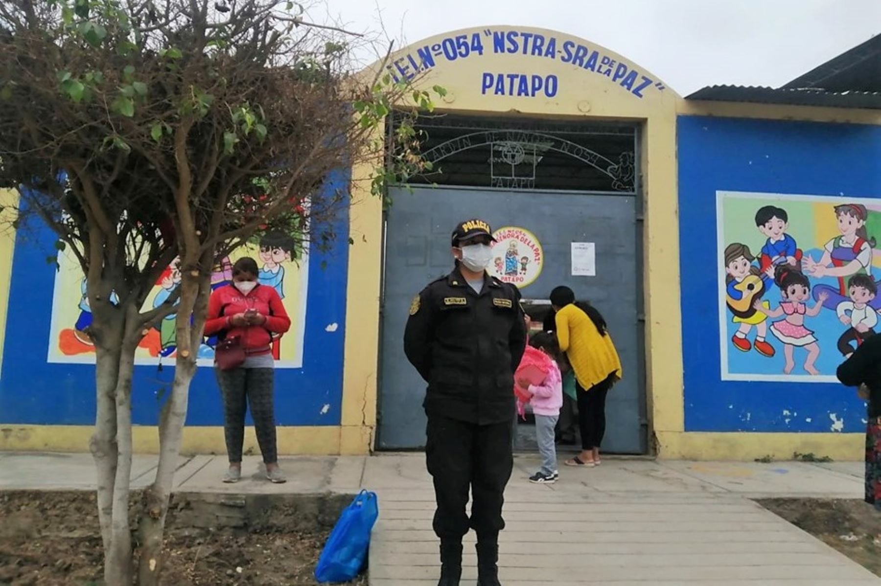 La Policía refuerza la seguridad externa de los colegios en Lambayeque. Foto: ANDINA/difusión.