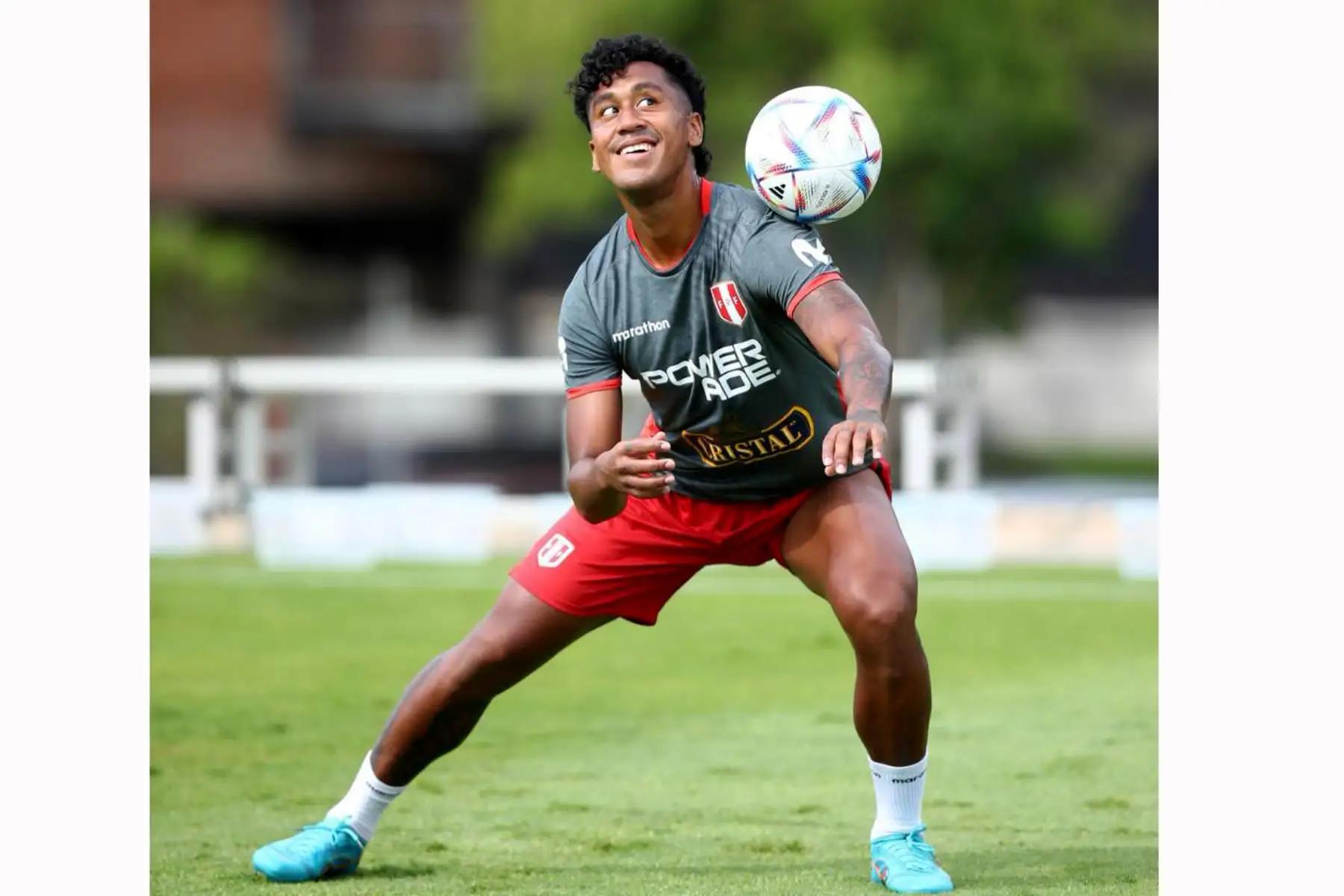 Futbolista Renato Tapia, de la selección peruana, durante un nuevo día de entrenamientos en el Centro de Alto Rendimiento Deportivo de San Cugat, en Barcelona. Foto: FPF