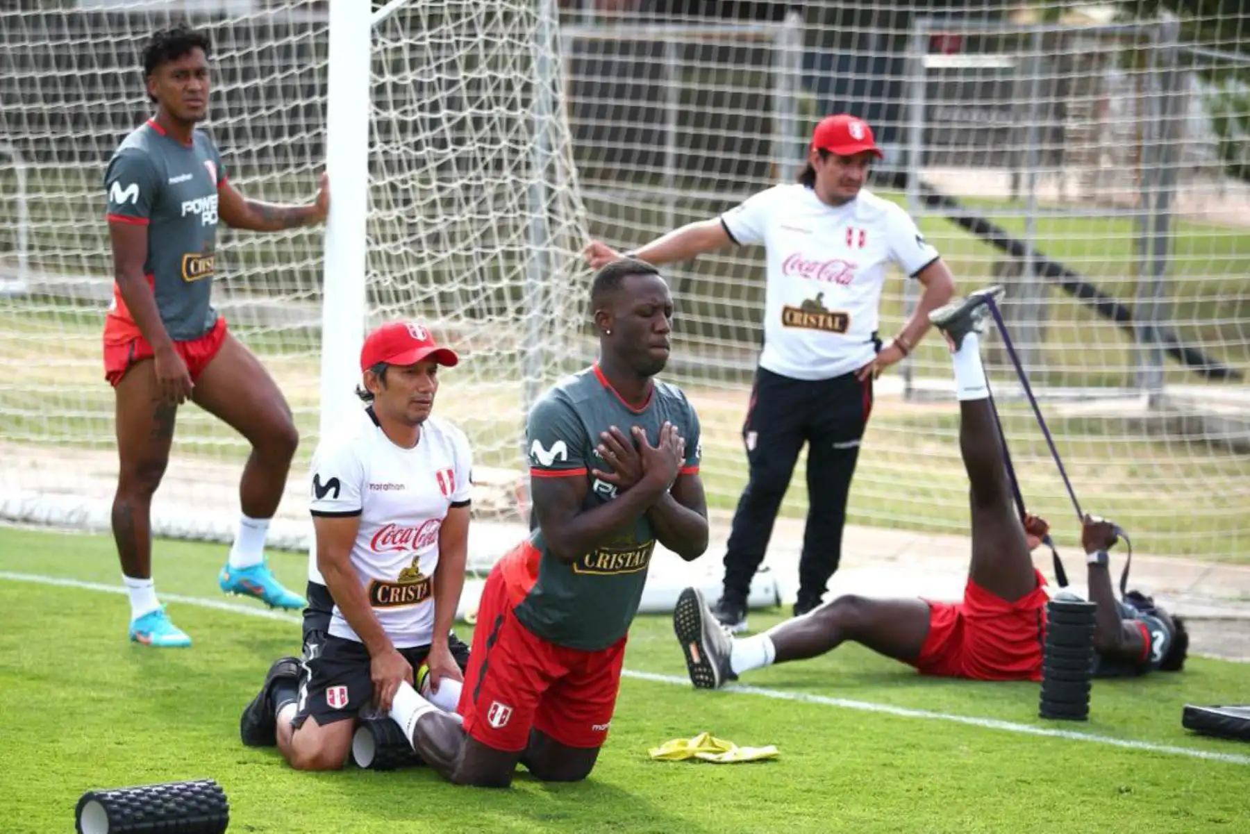 Futbolista Luis Advíncula de la selección peruana, durante un nuevo día de entrenamientos en el Centro de Alto Rendimiento Deportivo de San Cugat, en Barcelona. Foto: FPF
