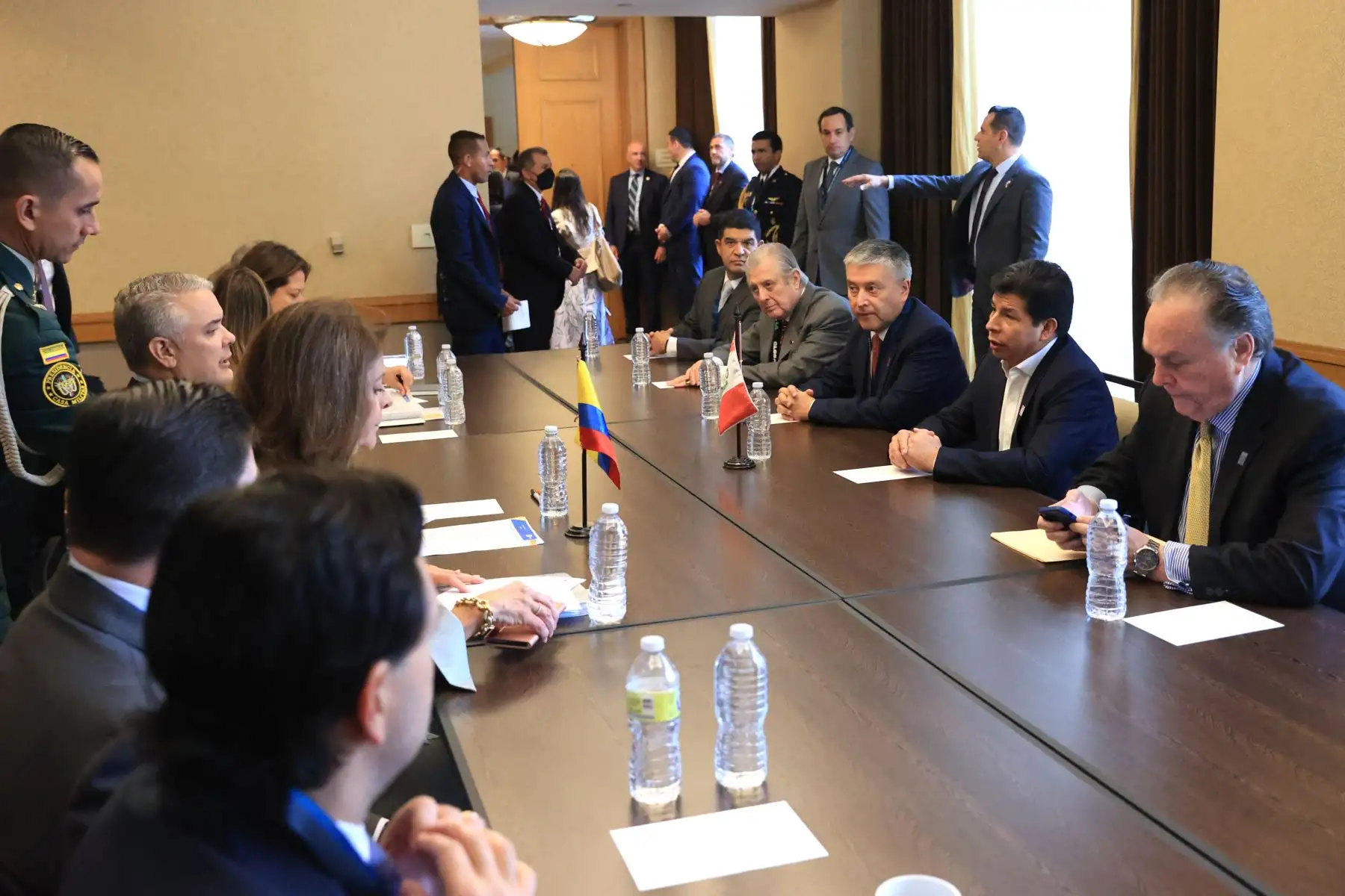 El presidente Pedro Castillo sostiene una reunión bilateral con su homólogo de Colombia, Iván Duque. Foto: ANDINA/ Prensa Presidencia