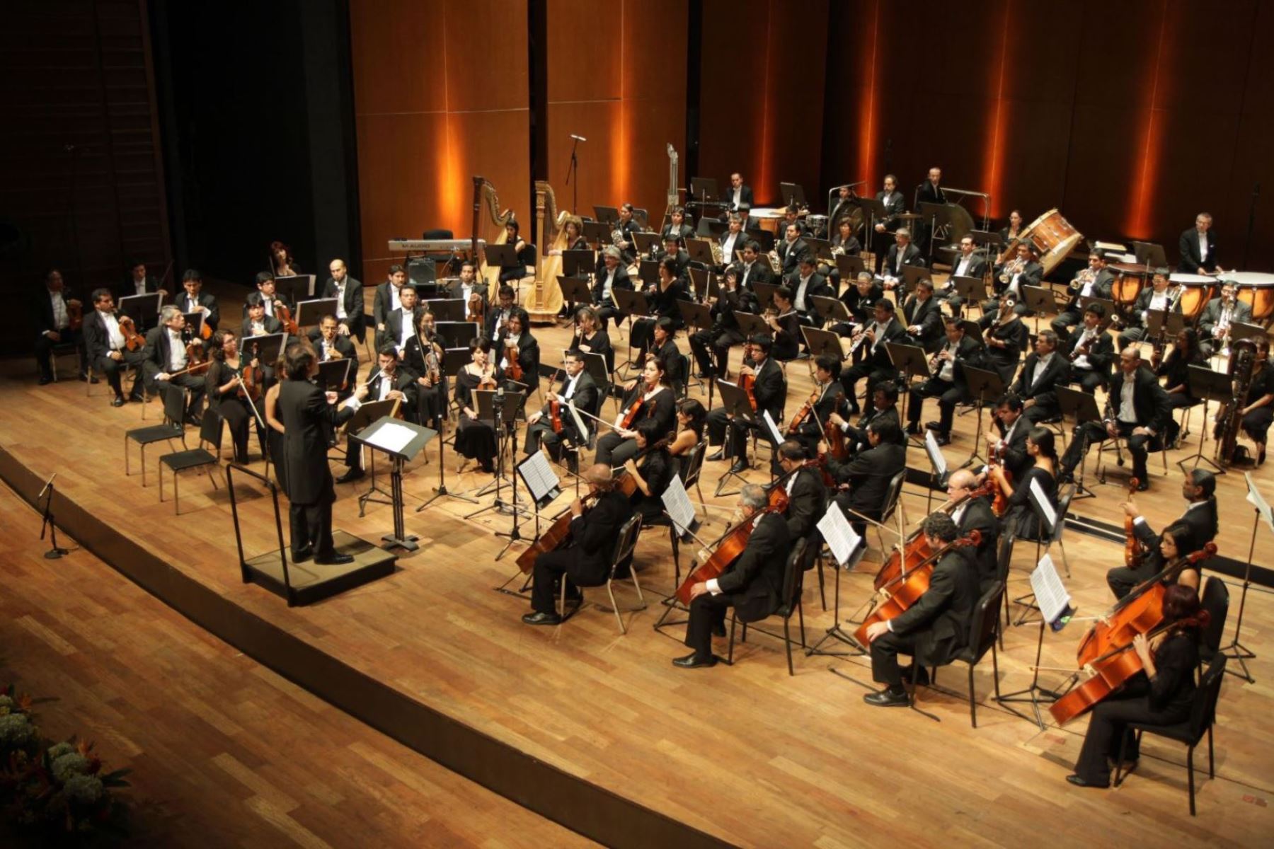 Orquesta Sinfónica Nacional del Perú presenta Valses de Strauss en el Gran Teatro Nacional.