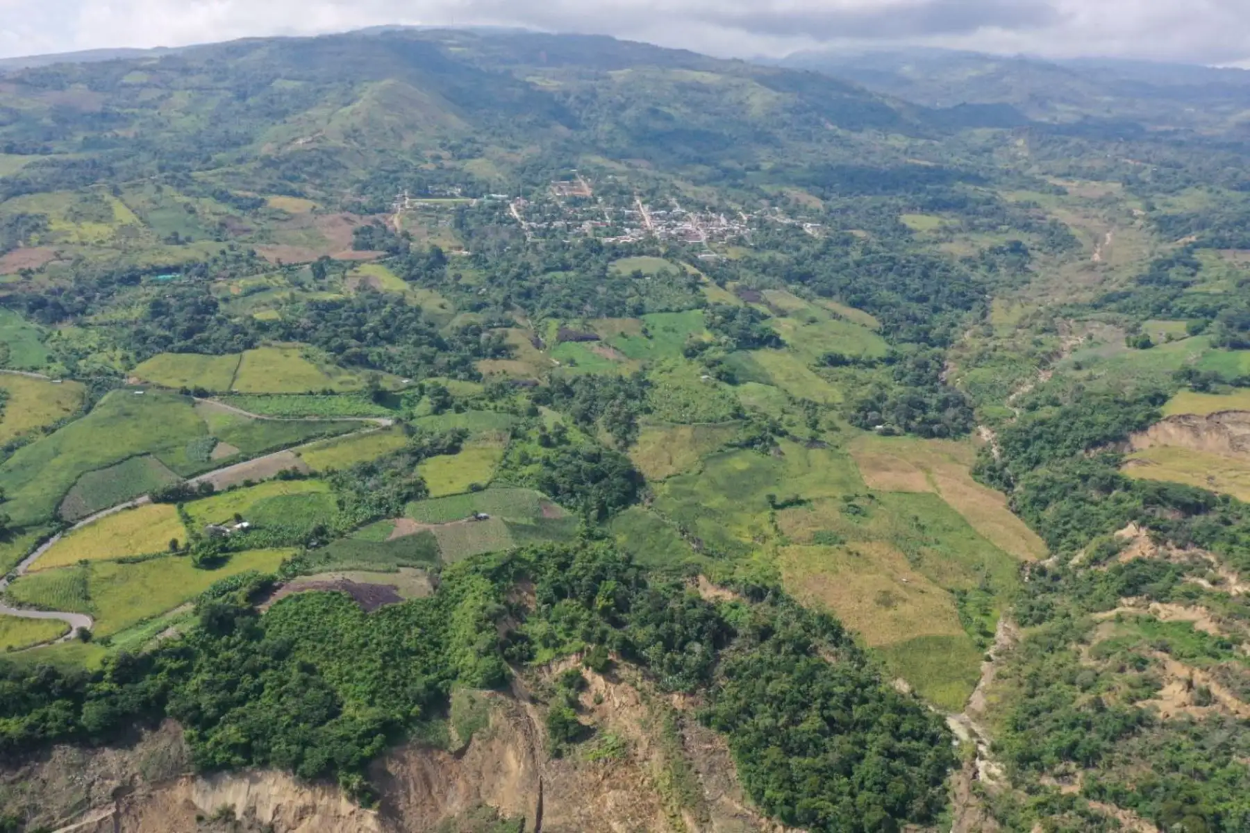 Ingemmet recomienda la reubicación de 30 viviendas afectadas por inundación y de otras situadas muy cerca a zonas de agrietamientos. Foto: Ingemmet