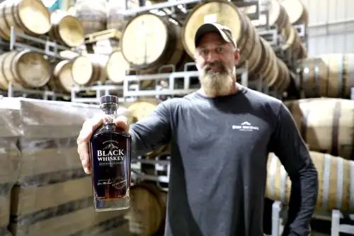 El Black Whisky o Whiski Andino está elaborado con un 60% de maíz morado o maíz negro de Junín. Créditos: Jorge Pedraza/ Concytec.