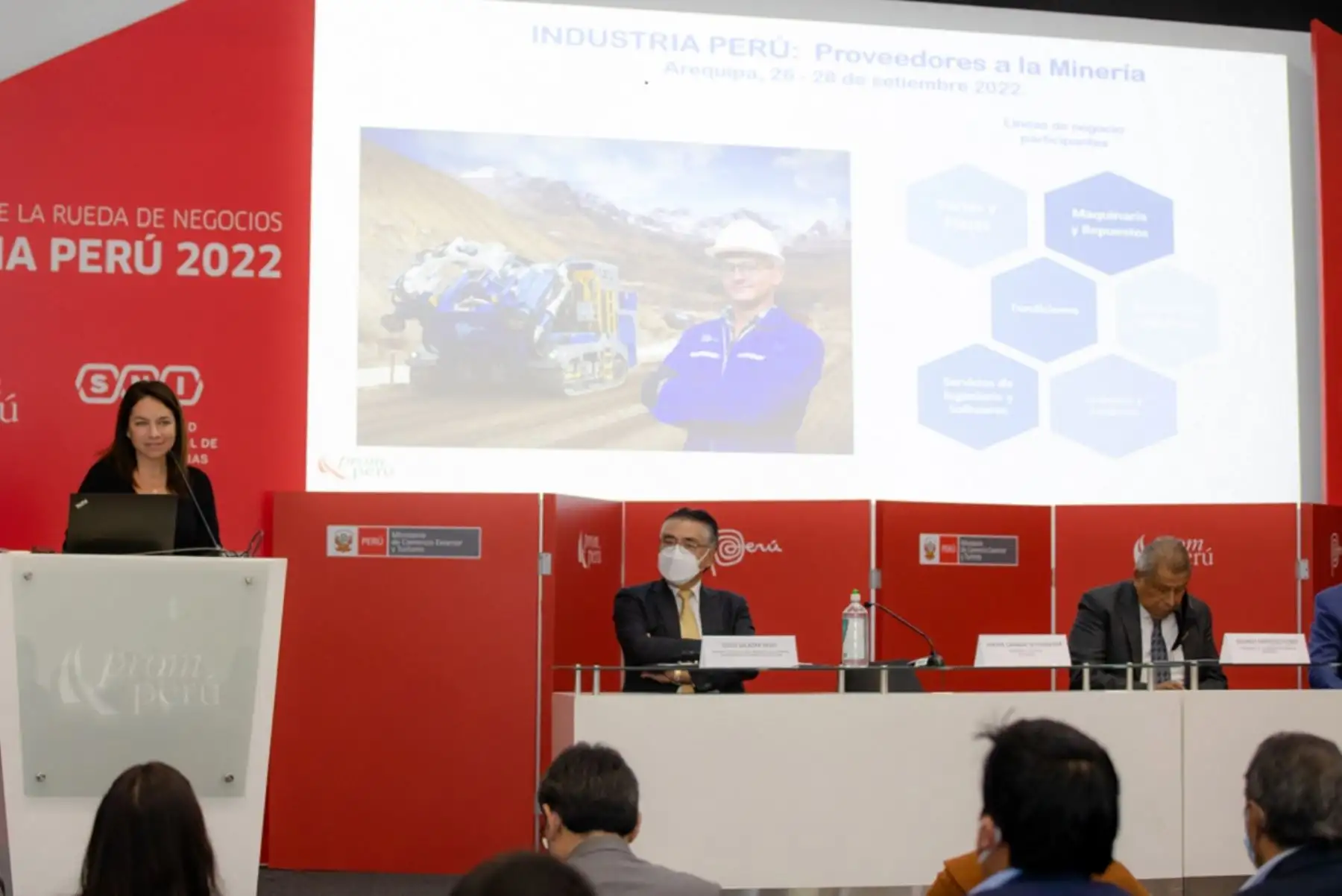 Presidenta ejecutiva de Promperú, Amora Carbajal, en el lanzamiento oficial de Industria Perú 2022, rueda de negocios internacional que presentará la mejor oferta exportadora del sector manufacturas del país. Foto: Cortesía.