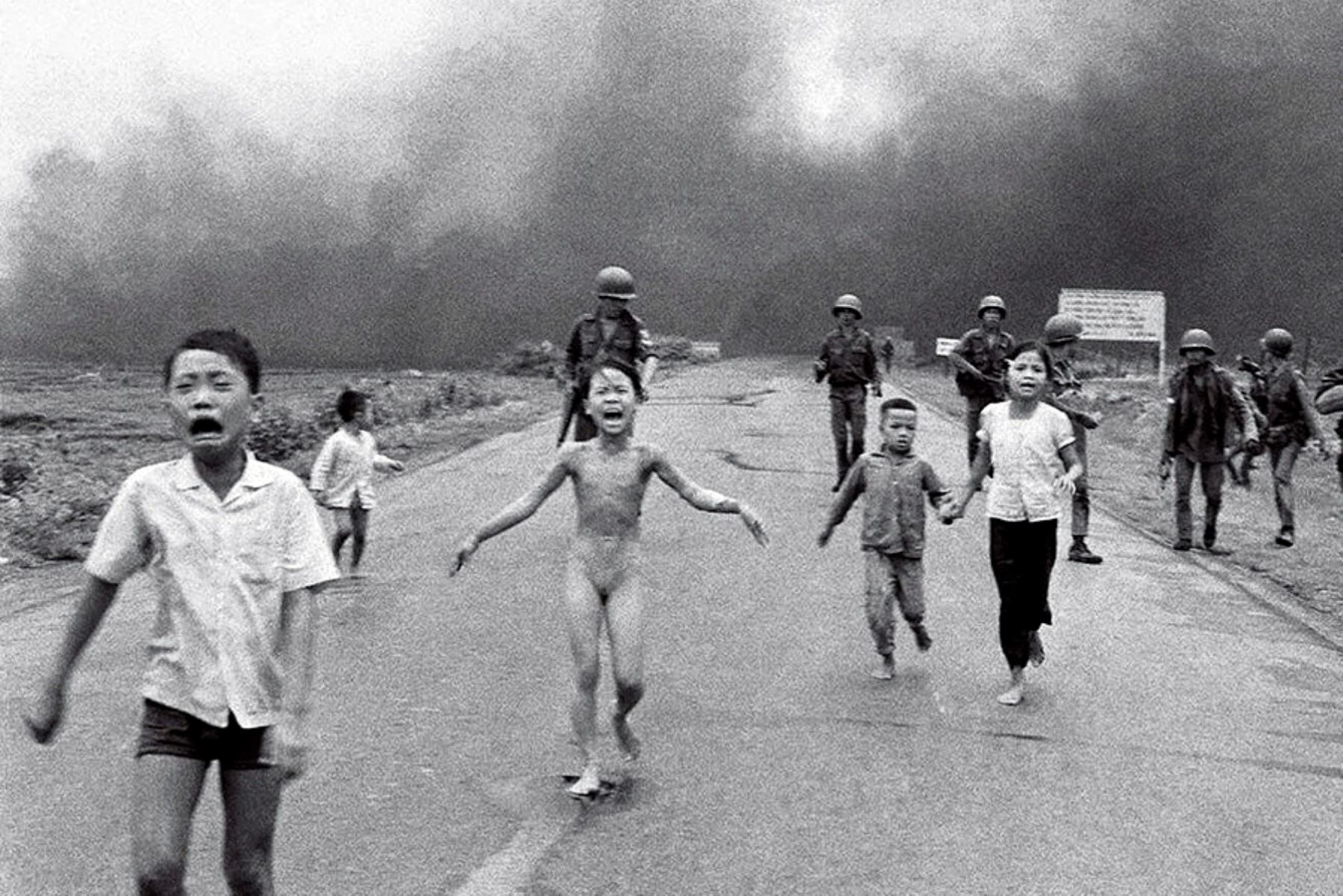 La niña del napalm es la icónica fotografía de Nick Ut, fotógrafo vietnamita que graficó la crueldad que significó la guerra de Vietnam. Foto: Nick Ut
