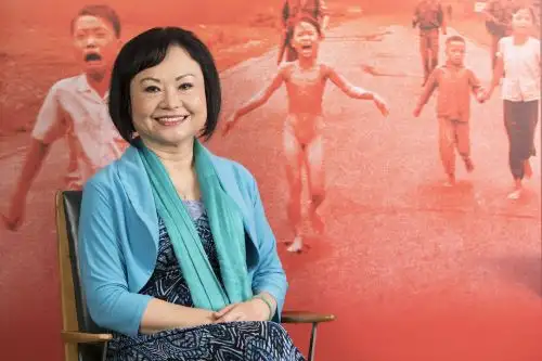 La niña del napalm, 50 años después de la guerra de Vietnam, acepta su pasado y asume con optimismo el futuro. Foto: AFP