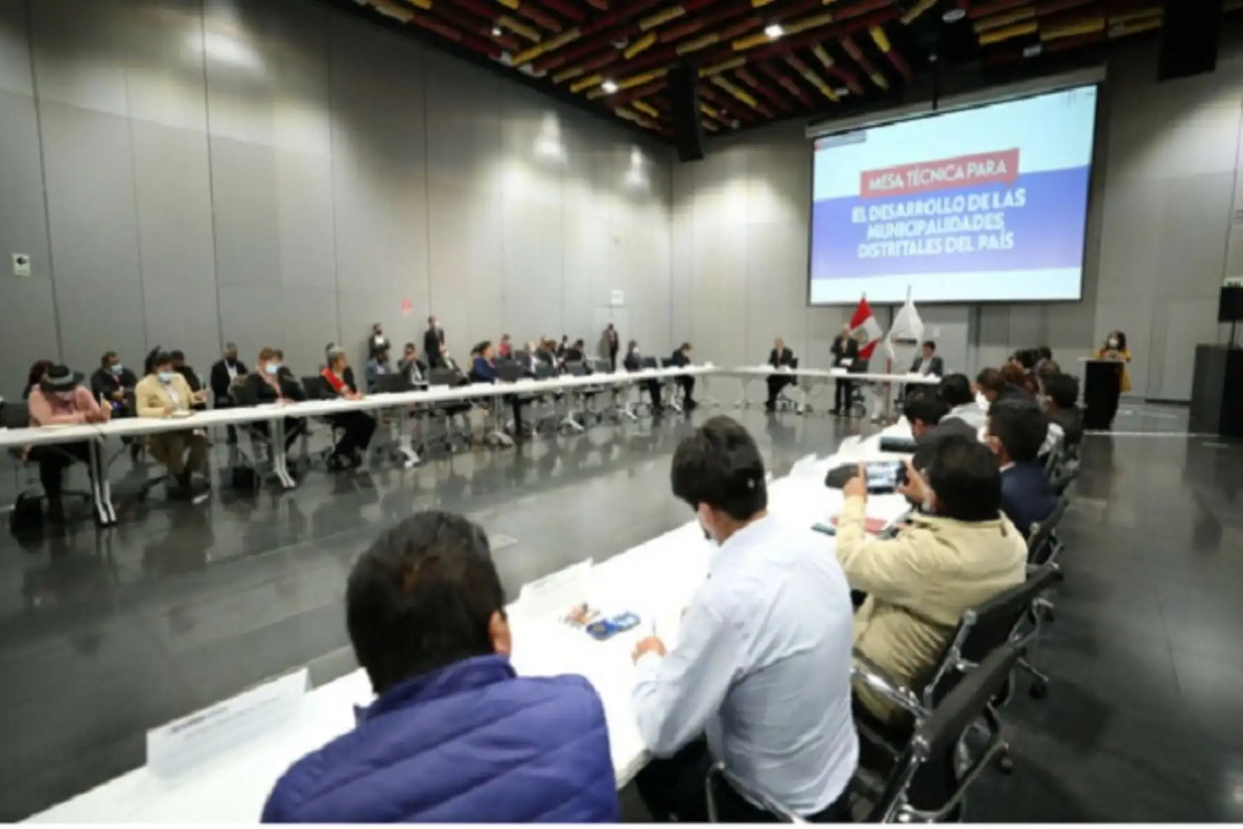 El Minam ejecuta el Programa Municipal de Educación, Cultura y Ciudadanía Ambiental, a través del cual se asesora técnicamente y se capacita en la gestión ambiental a los gobiernos locales.