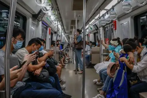 China detecta 70 nuevos casos de covid, 53 por contagio local.