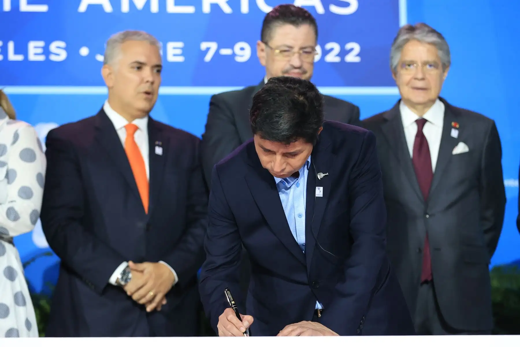 Presidente de la República, Pedro Castillo, participó en la firma de la Declaración de los Océanos, en el marco de su segundo día de actividades en la IX Cumbre de las Américas. Dicha declaración es la primera en su tipo a fin de proteger los océanos, con la voluntad política de varios mandatarios. Foto: ANDINA/Presidencia Perú