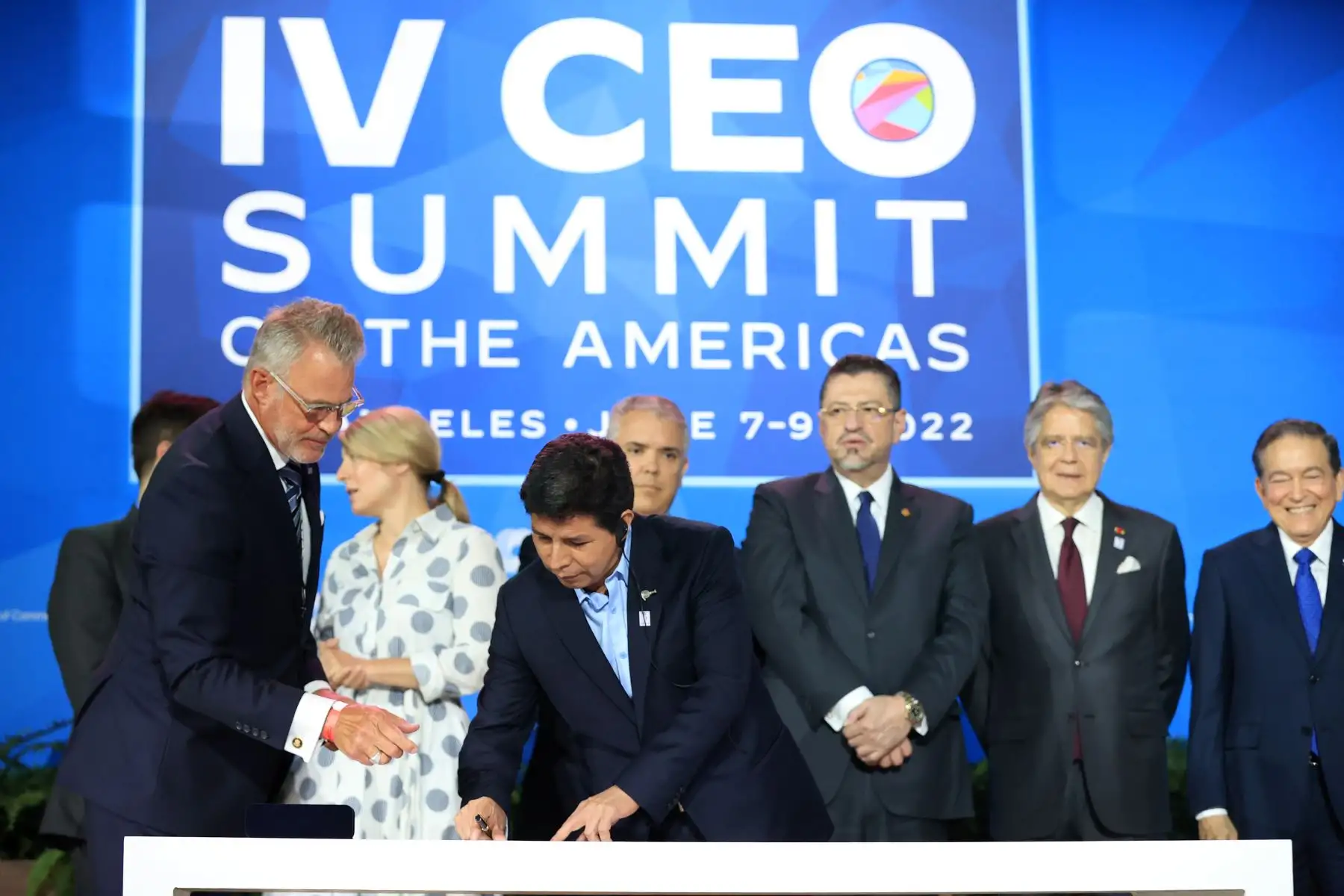 Presidente de la República, Pedro Castillo, participó en la firma de la Declaración de los Océanos, en el marco de su segundo día de actividades en la IX Cumbre de las Américas. Dicha declaración es la primera en su tipo a fin de proteger los océanos, con la voluntad política de varios mandatarios. Foto: ANDINA/Presidencia Perú