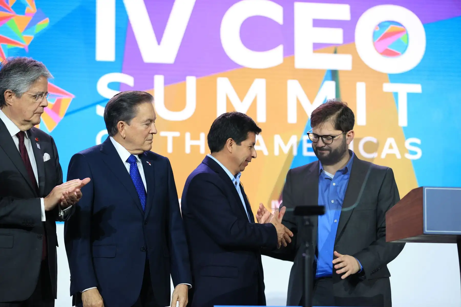 Presidente Pedro Castillo
Presidente de la República, Pedro Castillo, participó en la firma de la Declaración de los Océanos, en el marco de su segundo día de actividades en la IX Cumbre de las Américas. Dicha declaración es la primera en su tipo a fin de proteger los océanos, con la voluntad política de varios mandatarios. Foto: ANDINA/Presidencia Perú
