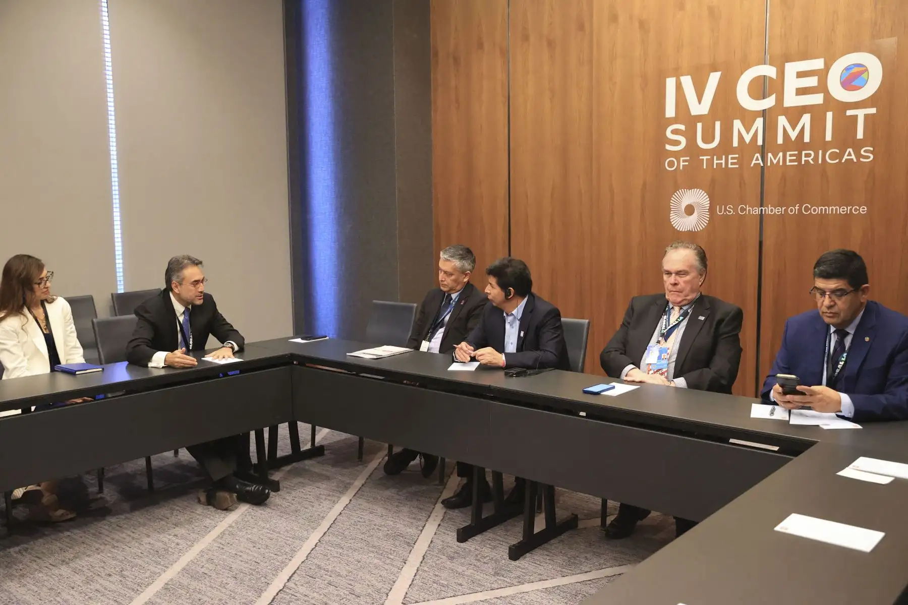 Presidente de la República sostuvo reuniones bilaterales con representantes de diferentes empresas transnacionales. En esta reunión participaron directivos de Pfizer, Procter & Gamble, Merck y Amazon. Foto: ANDINA/Presidencia Perú