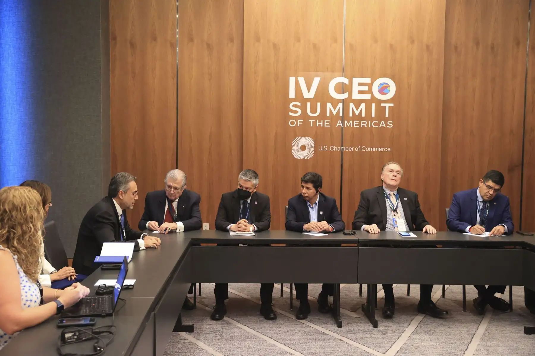 Presidente de la República sostuvo reuniones bilaterales con representantes de diferentes empresas transnacionales. En esta reunión participaron directivos de Pfizer, Procter & Gamble, Merck y Amazon. Foto: ANDINA/Presidencia Perú
