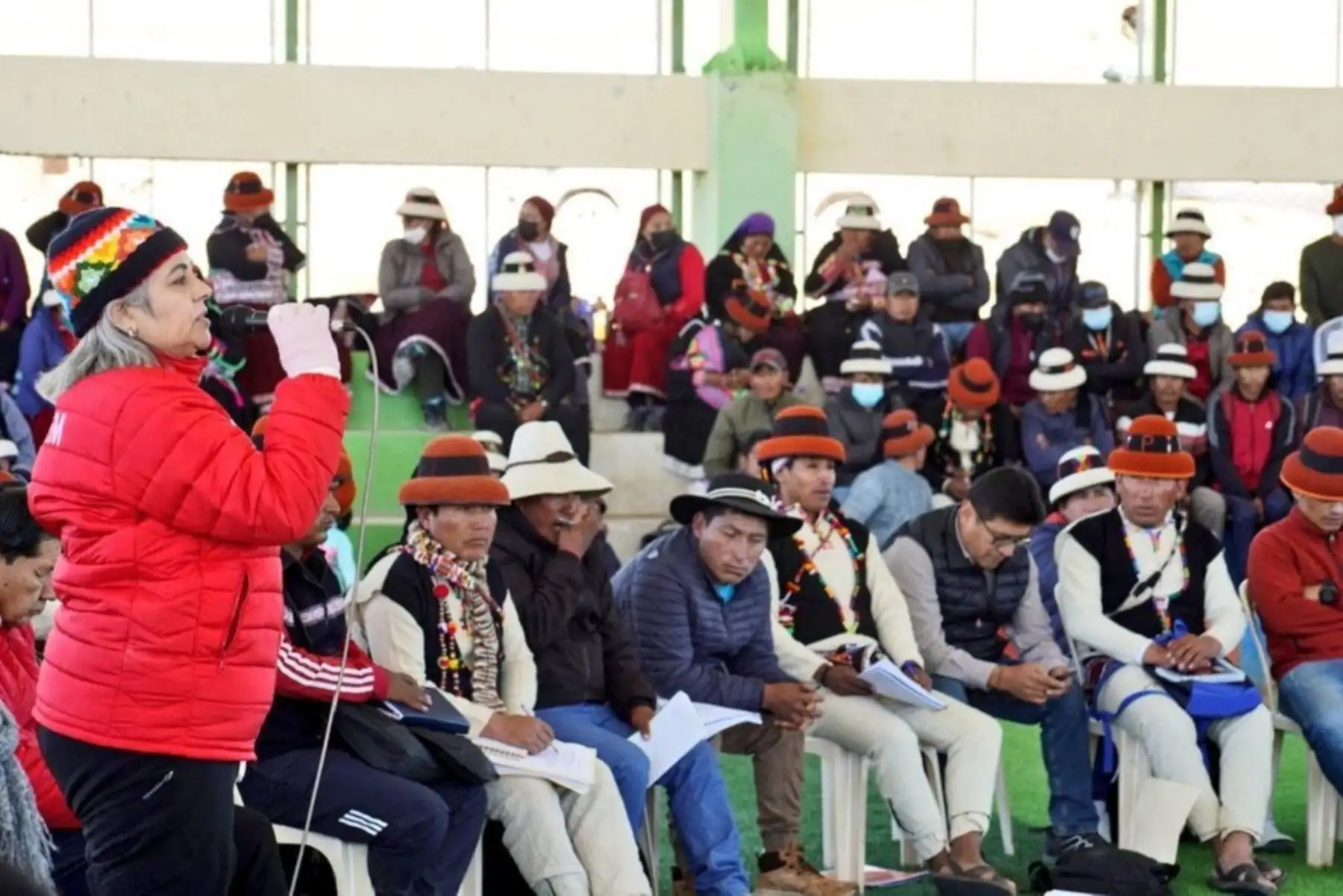 Ministra de Energía y Minas, Alessandra Herrera Jara, en diálogo con las comunidades de la provincia de Cotabambas. Foto: Cortesía.