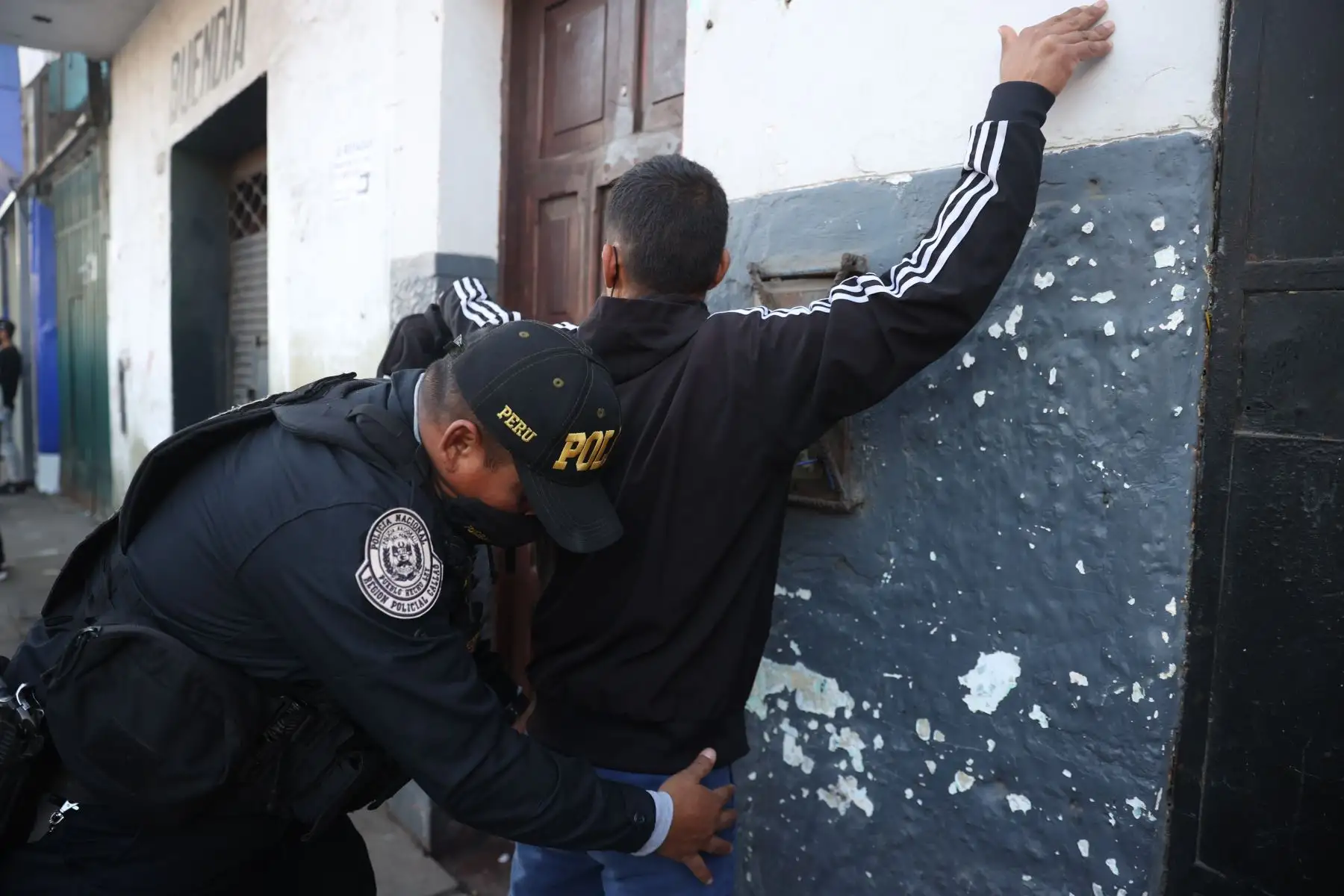 La Región Policial Callao ejecuta un megaoperativo, movilizando a efectivos policiales de las diferentes Divisiones del Callao, con el fin de contrarrestar los índices de Criminalidad, en el marco del estado de emergencia decretado por el Estado.  Foto: ANDINA/Melina Mejía