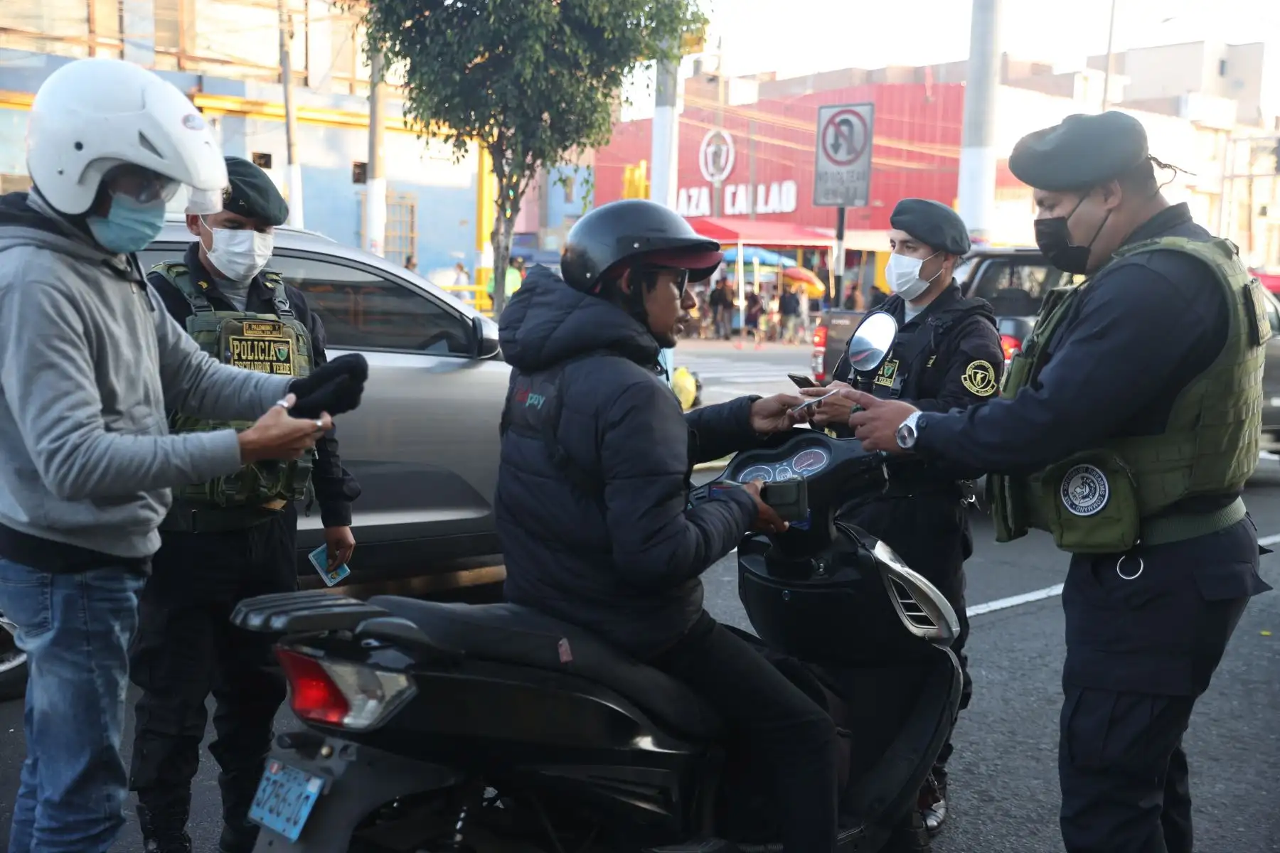 La Región Policial Callao ejecuta un megaoperativo, movilizando a efectivos policiales de las diferentes Divisiones del Callao, con el fin de contrarrestar los índices de Criminalidad, en el marco del estado de emergencia decretado por el Estado.  Foto: ANDINA/Melina Mejía