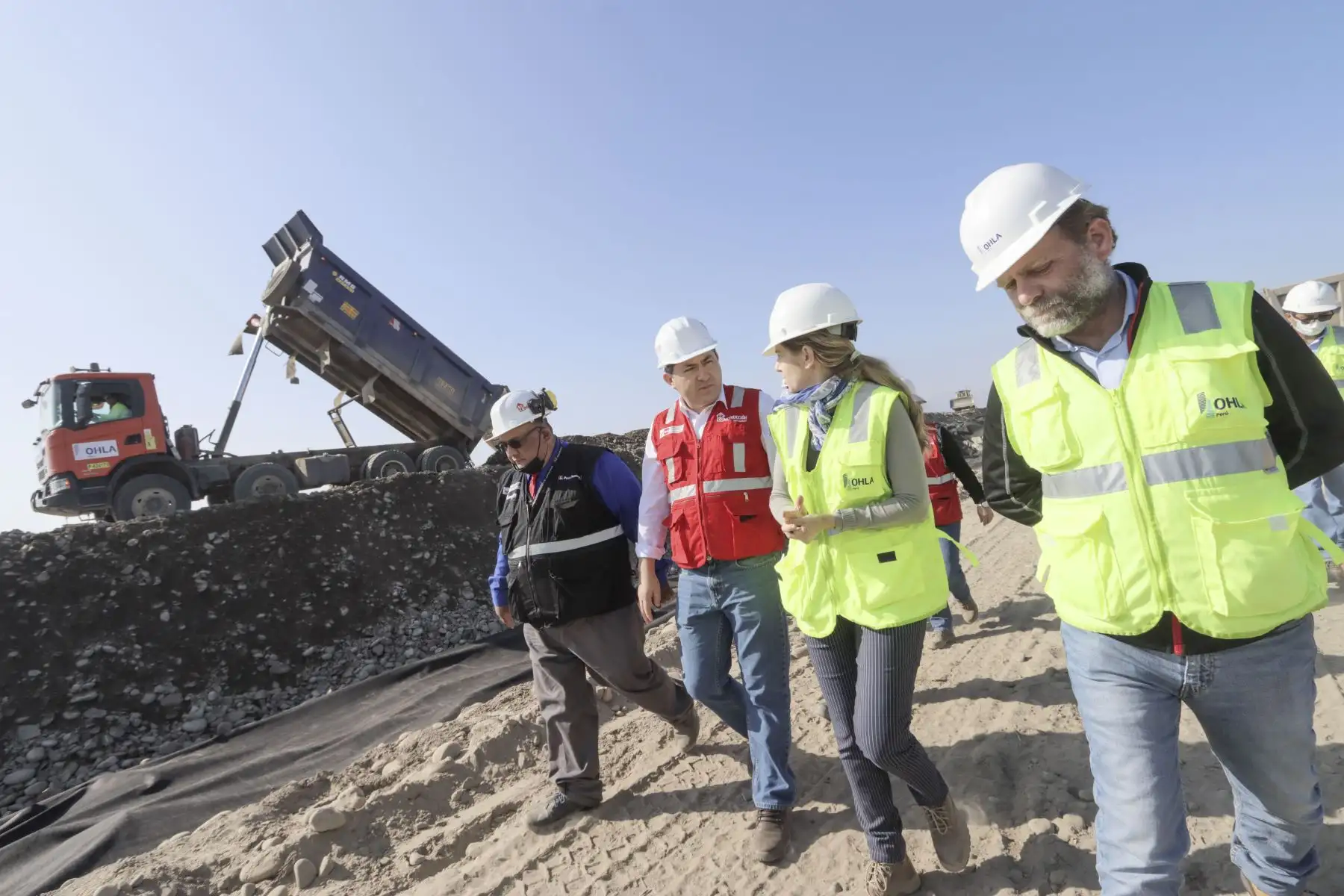 Director ejecutivo de la ARCC supervisó construcción de las defensas ribereñas del río Cañete. Intervención se ejecuta a través del Acuerdo de Gobierno a Gobierno con el Reino Unido y protegerá 400 mil hectáreas de cultivos. Foto: Difusión