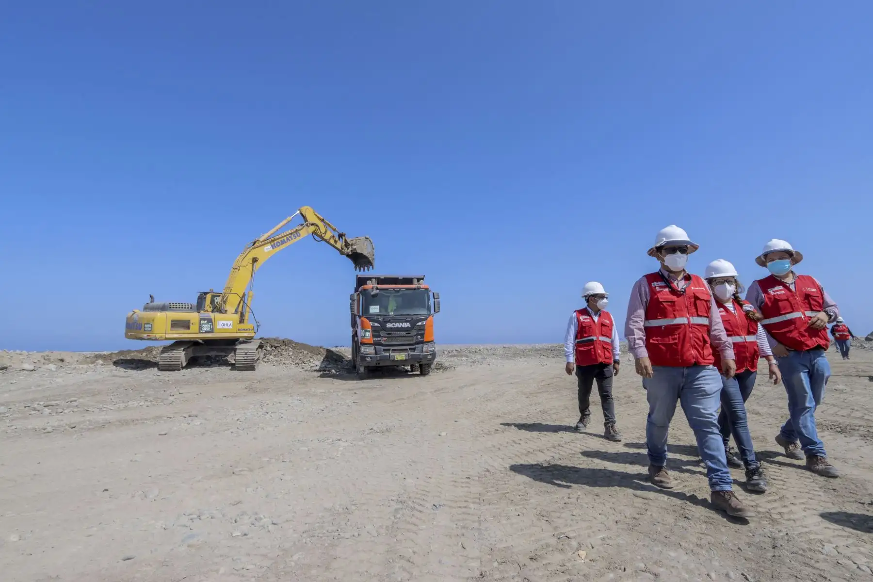 Director ejecutivo de la ARCC supervisó construcción de las defensas ribereñas del río Cañete. Intervención se ejecuta a través del Acuerdo de Gobierno a Gobierno con el Reino Unido y protegerá 400 mil hectáreas de cultivos. Foto: Difusión
