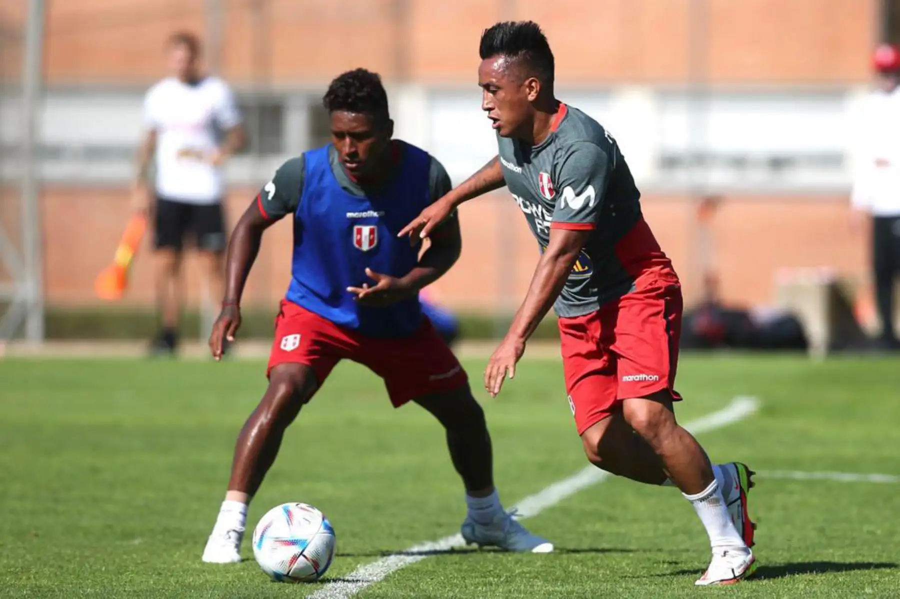 Futbolista Christian Cueva de la selección peruana, durante el último día de entrenamientos en el Centro de Alto Rendimiento Deportivo de San Cugat, en Barcelona. Foto: FPF
